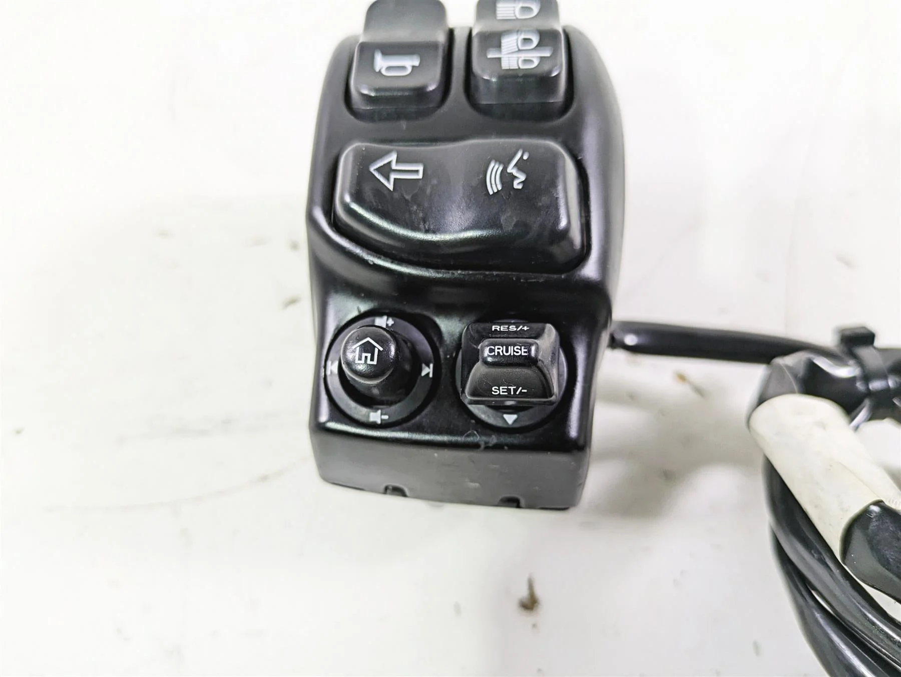 2016 Harley Touring FLTRX Road Glide Left Hand Control Switch 71500128B - Image 9