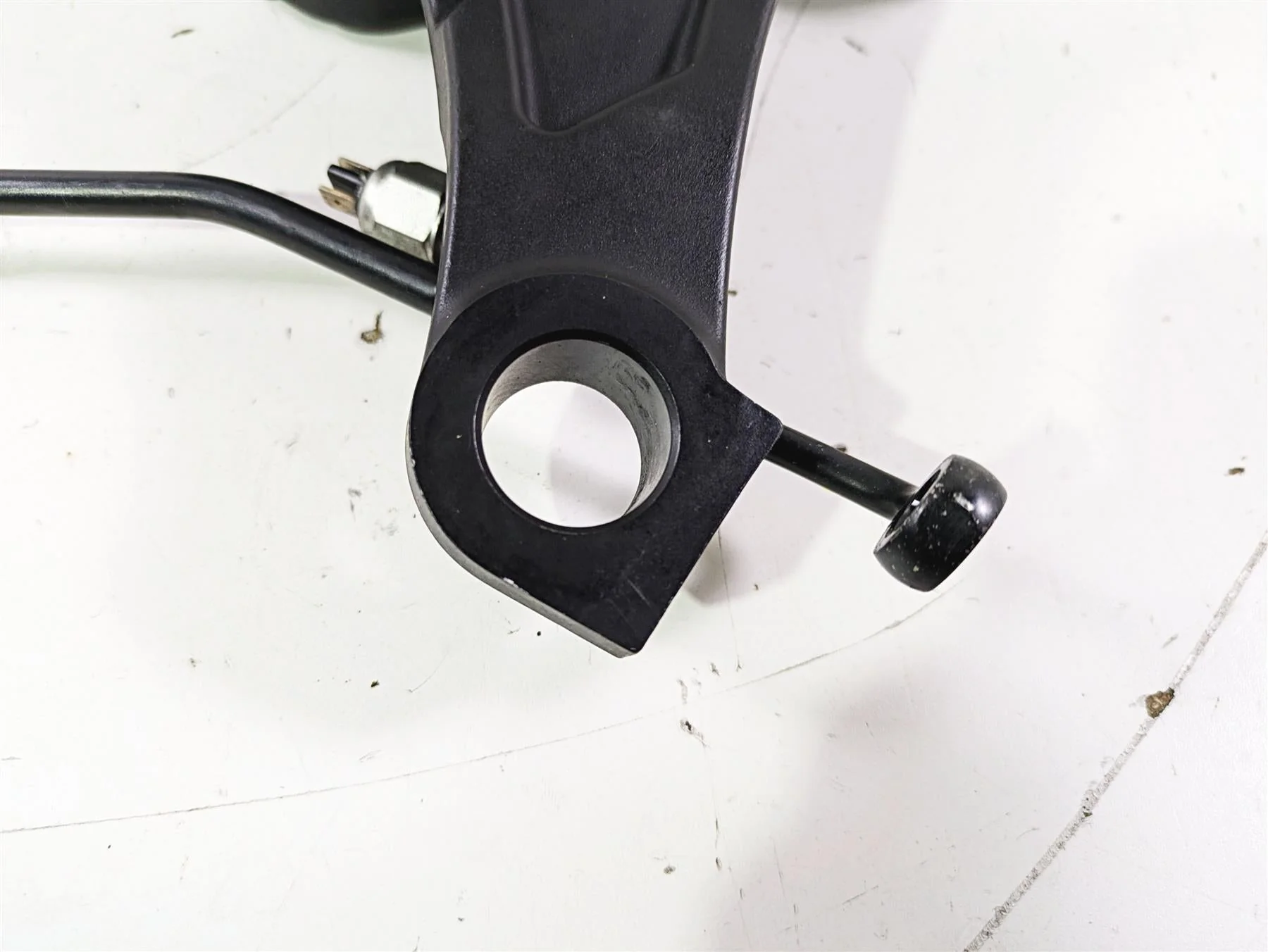 2016 Harley Touring FLTRX Road Glide Rear Brake Caliper & Bracket 44080-08C - Image 7