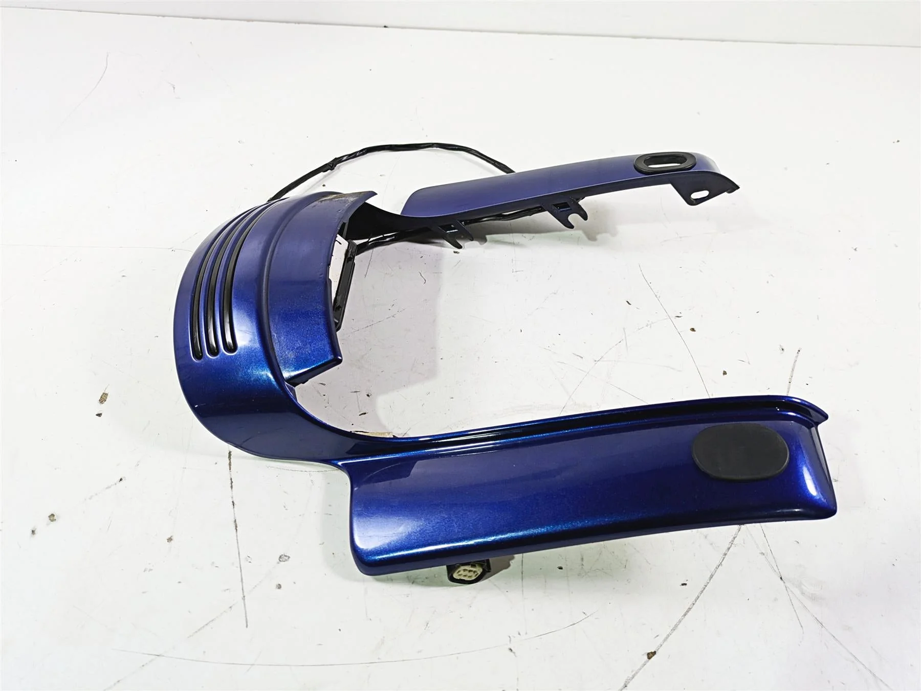 2016 Harley Touring FLTRX Road Glide Rear Fender Wing Fascia Taillight 59739-09 - Image 2