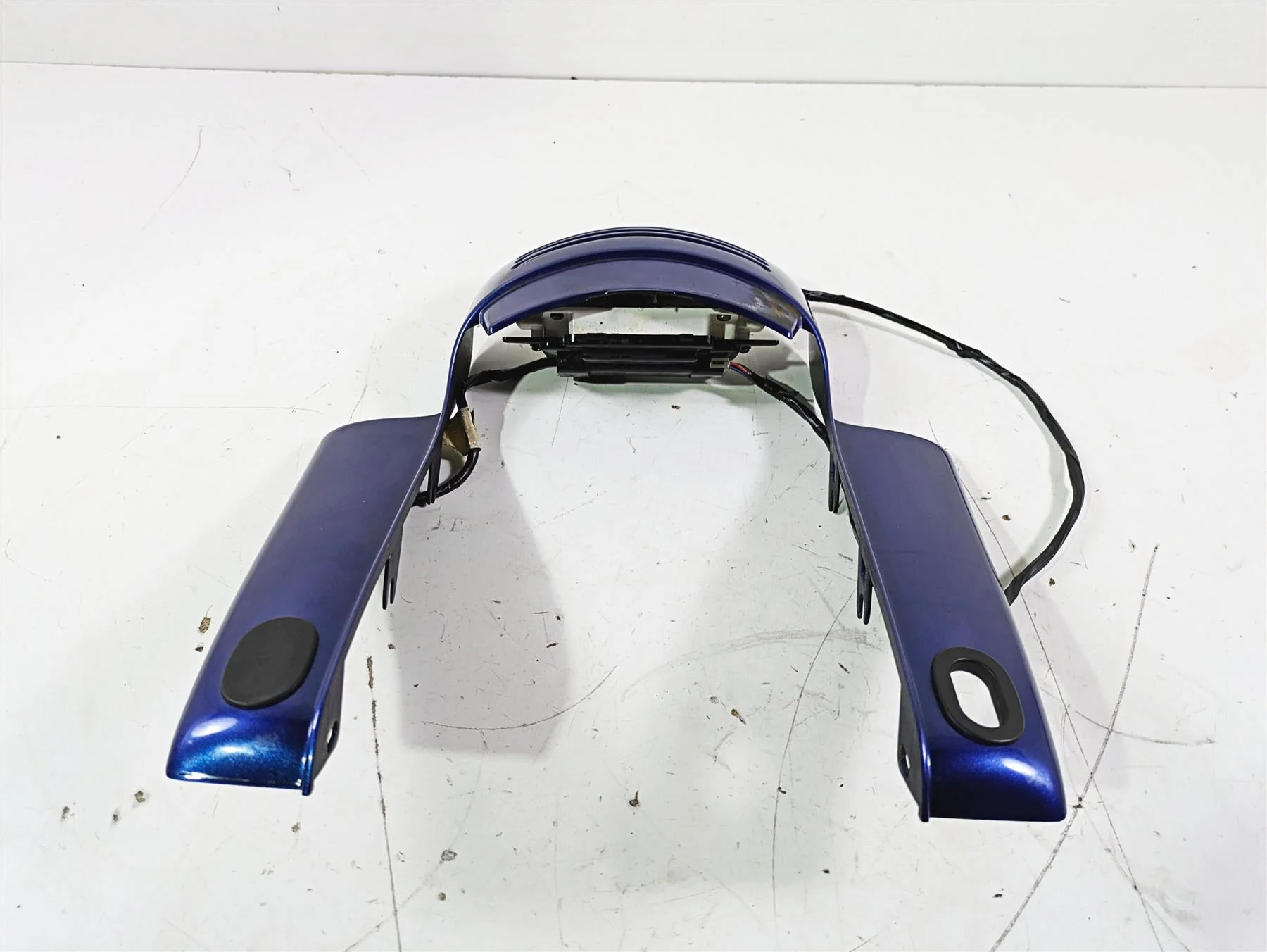 2016 Harley Touring FLTRX Road Glide Rear Fender Wing Fascia Taillight 59739-09 - Image 3