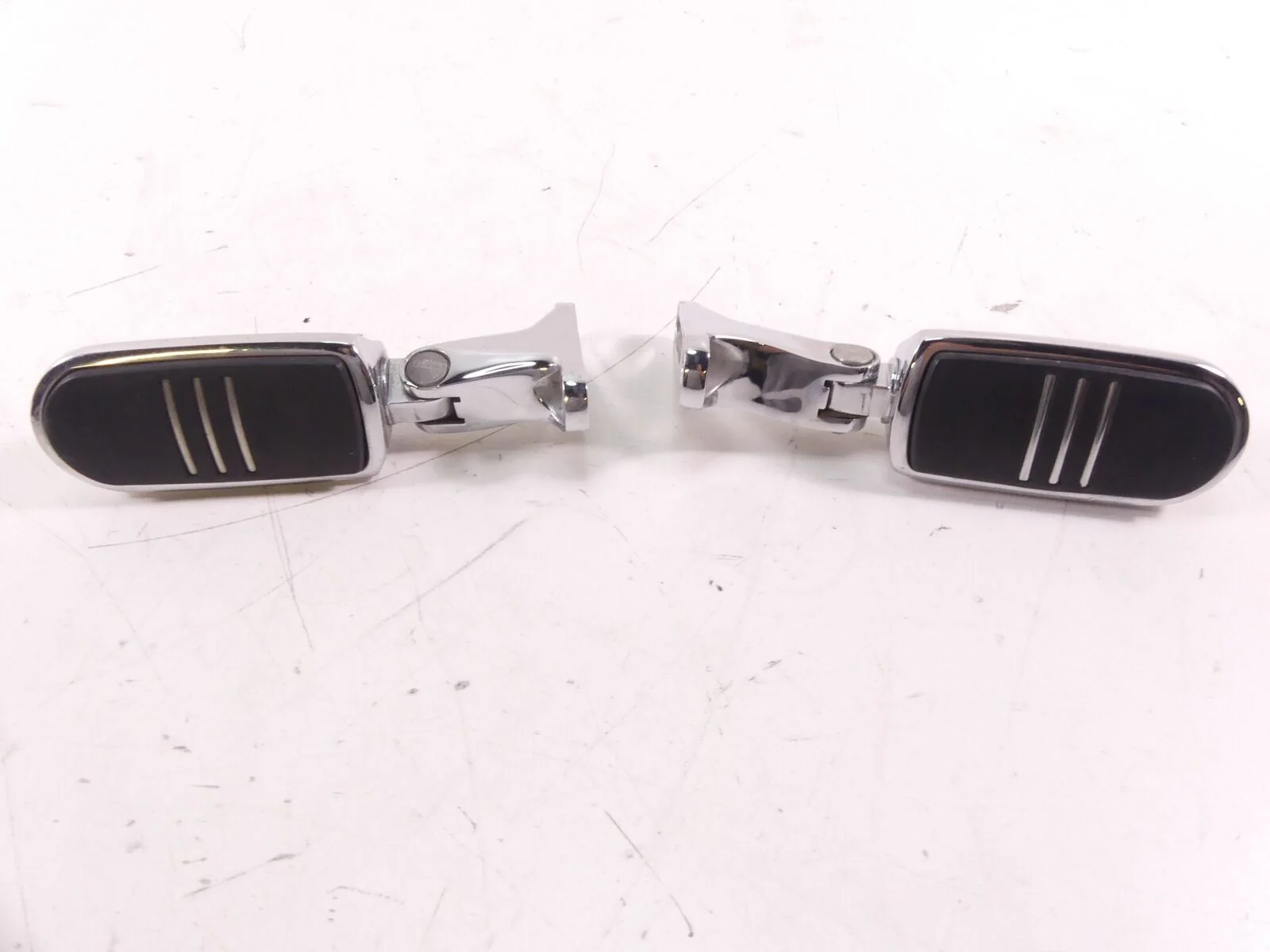 2016 Harley Touring FLTRX Road Glide Rear Passenger Footpeg Foot Peg Set 5050046