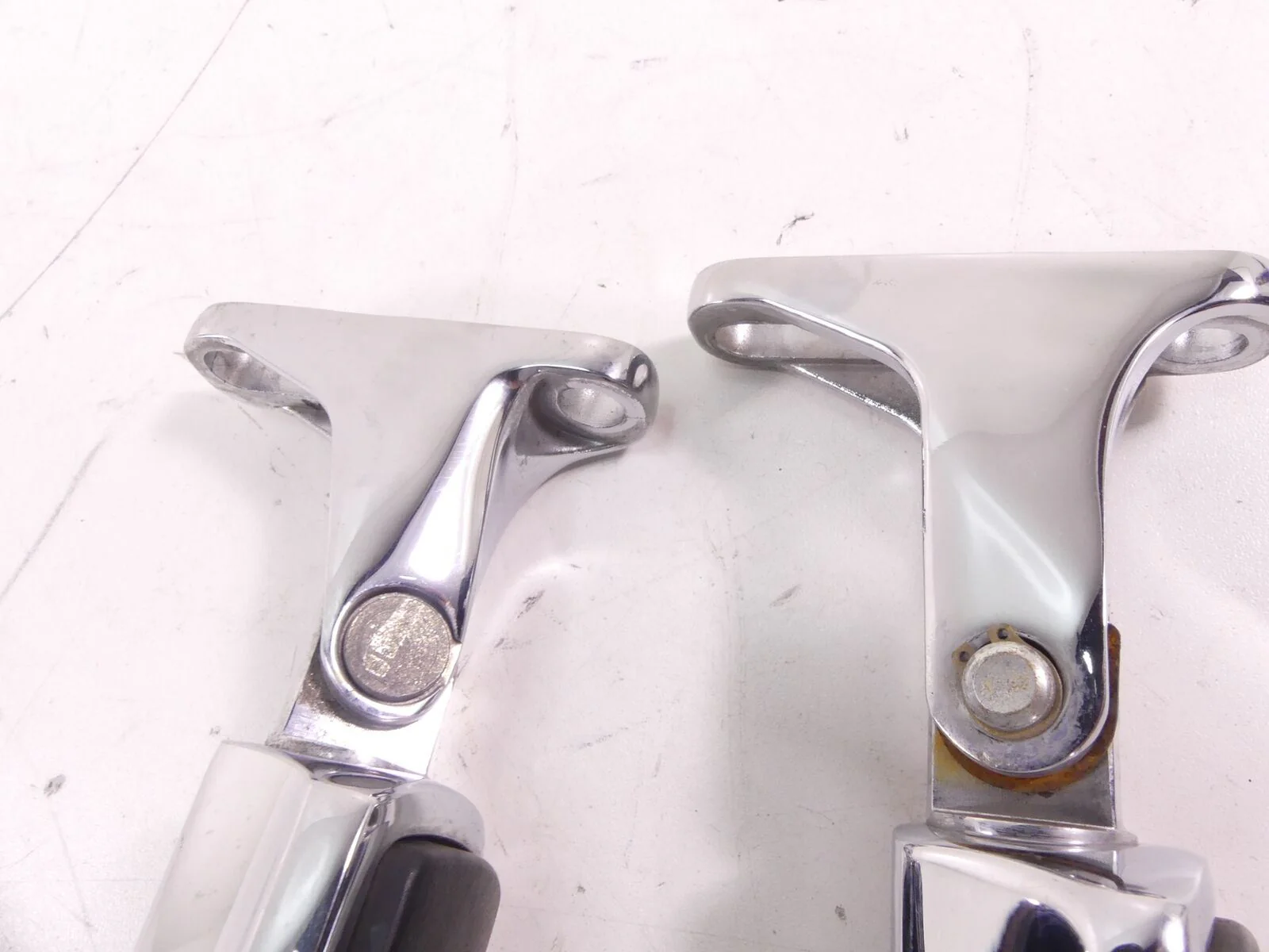 2016 Harley Touring FLTRX Road Glide Rear Passenger Footpeg Foot Peg Set 5050046 - Image 10