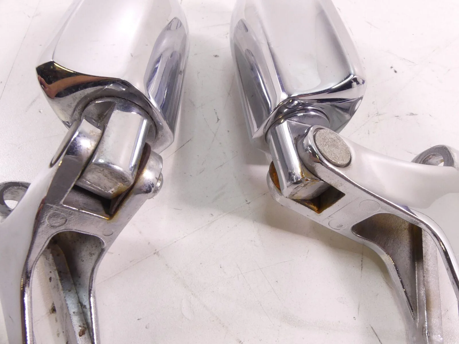 2016 Harley Touring FLTRX Road Glide Rear Passenger Footpeg Foot Peg Set 5050046 - Image 11