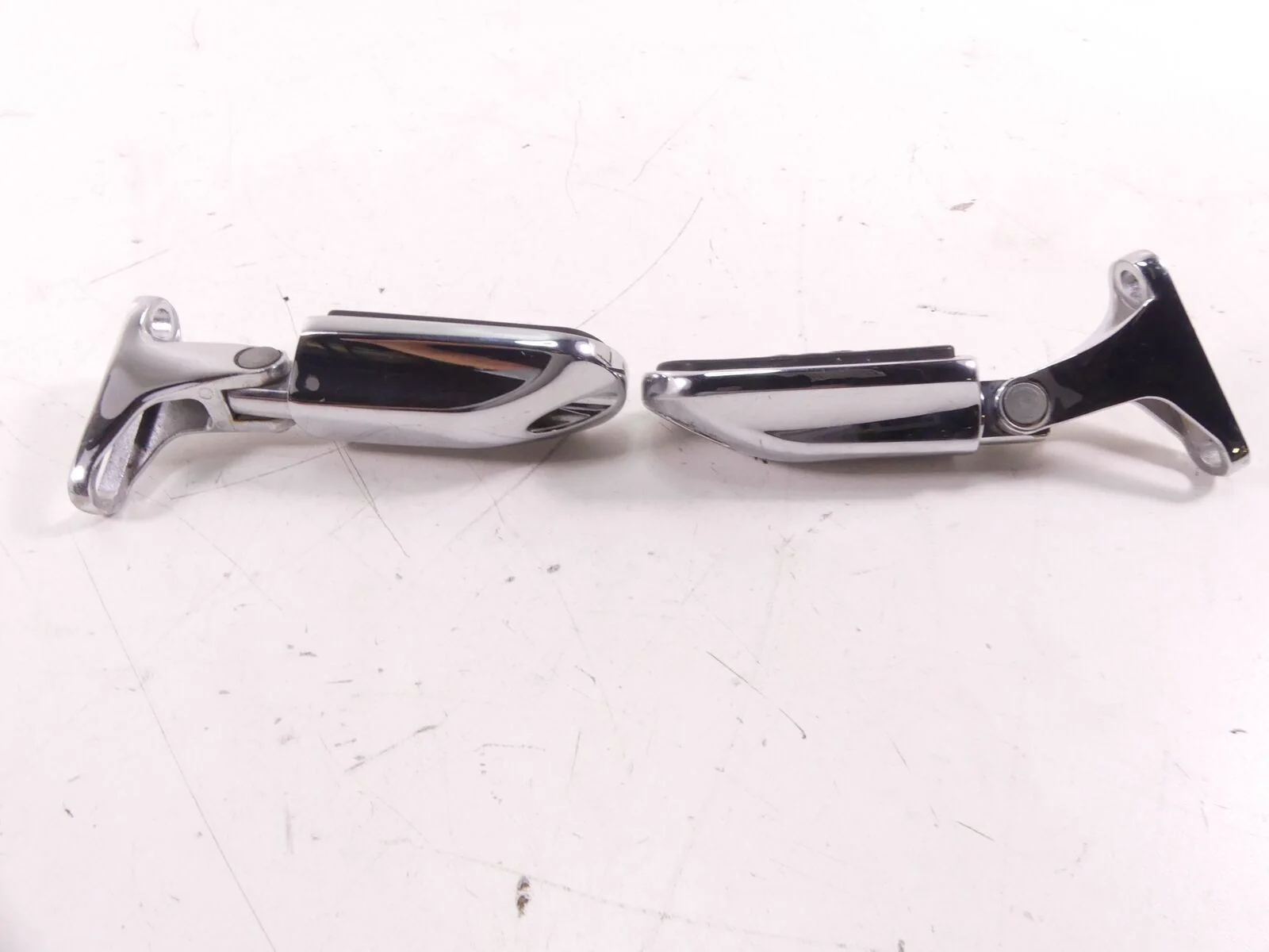 2016 Harley Touring FLTRX Road Glide Rear Passenger Footpeg Foot Peg Set 5050046 - Image 2