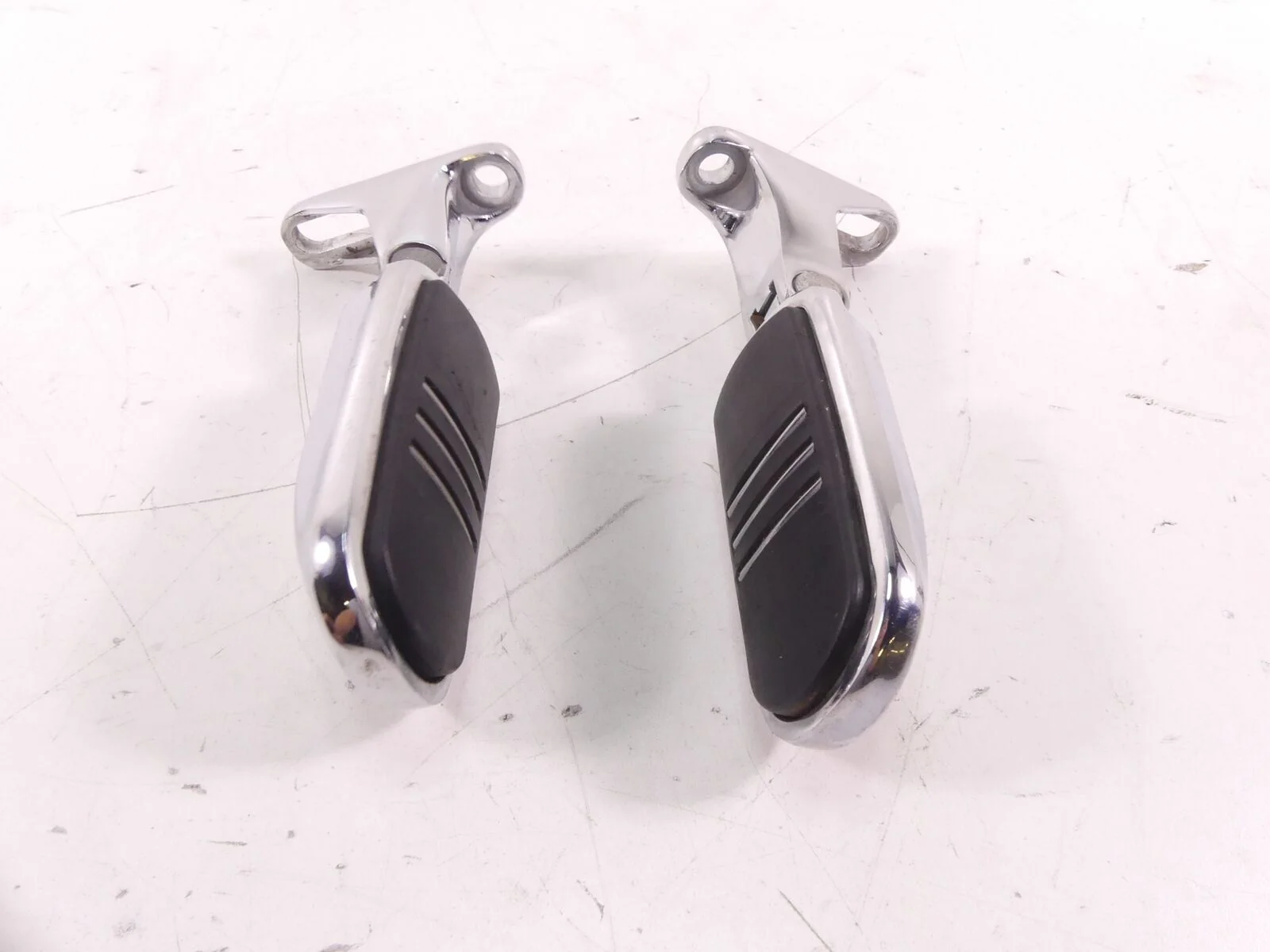 2016 Harley Touring FLTRX Road Glide Rear Passenger Footpeg Foot Peg Set 5050046 - Image 3