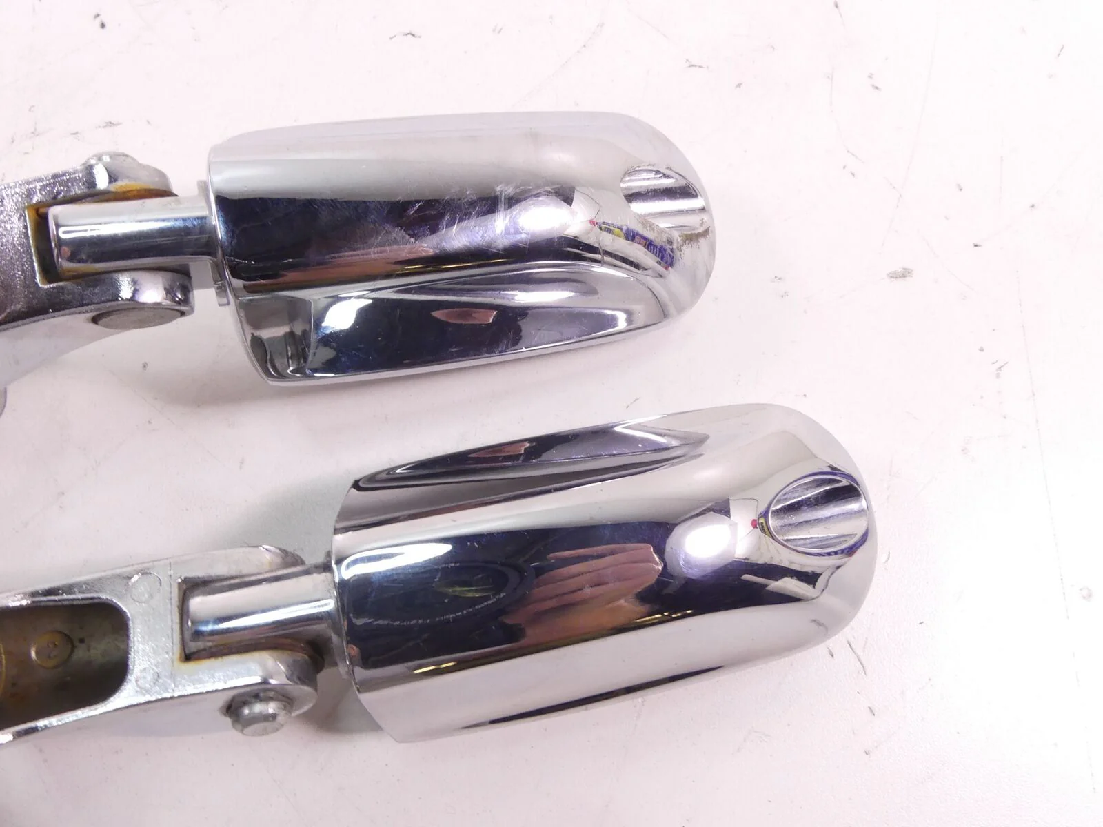 2016 Harley Touring FLTRX Road Glide Rear Passenger Footpeg Foot Peg Set 5050046 - Image 6