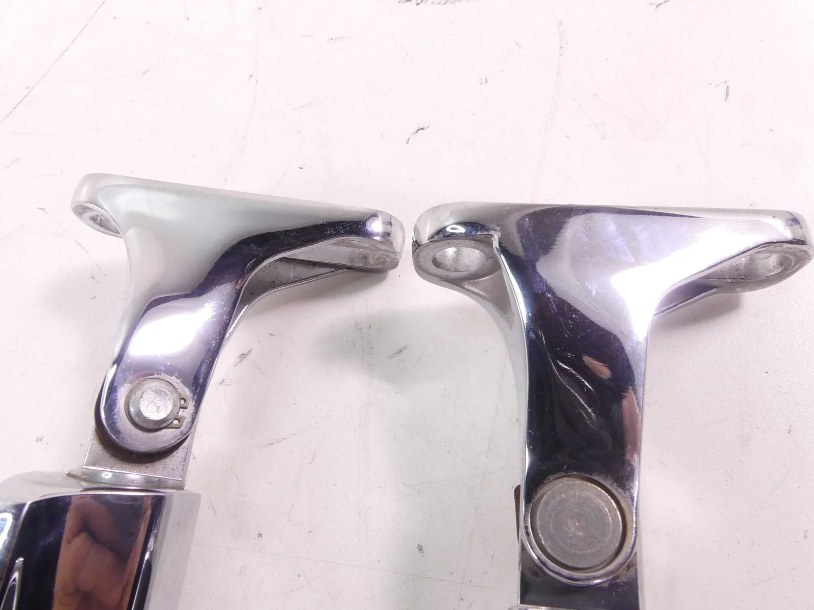 2016 Harley Touring FLTRX Road Glide Rear Passenger Footpeg Foot Peg Set 5050046 - Image 9