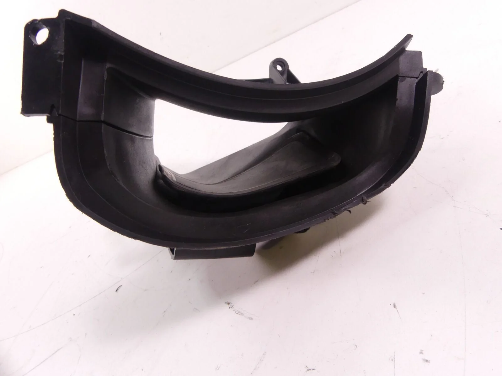 2016 Harley Touring FLTRX Road Glide Right Air Duct Intake Assembly 29200068 - Image 7