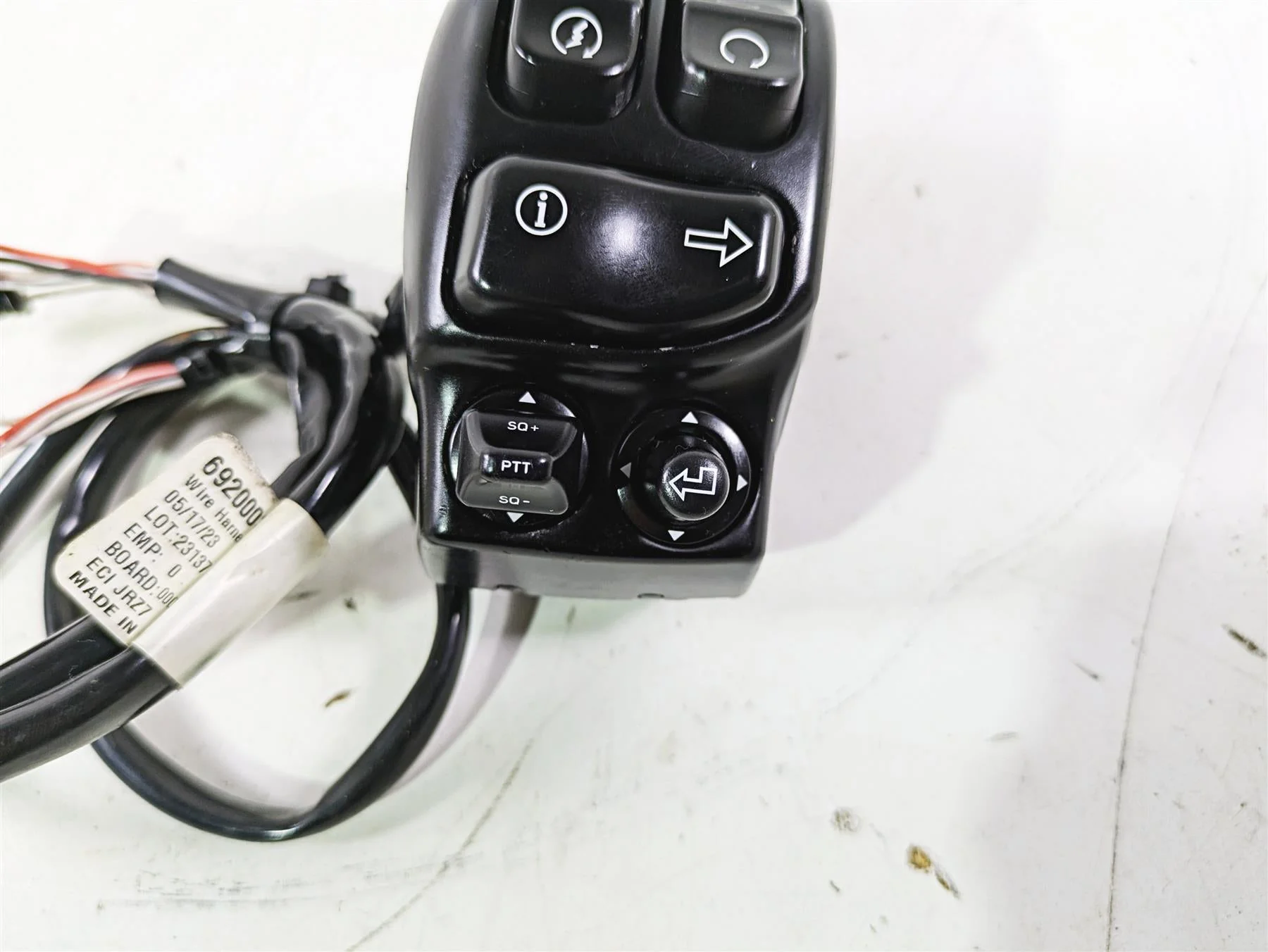 2016 Harley Touring FLTRX Road Glide Right Hand Control Switch 71500129C - Image 7