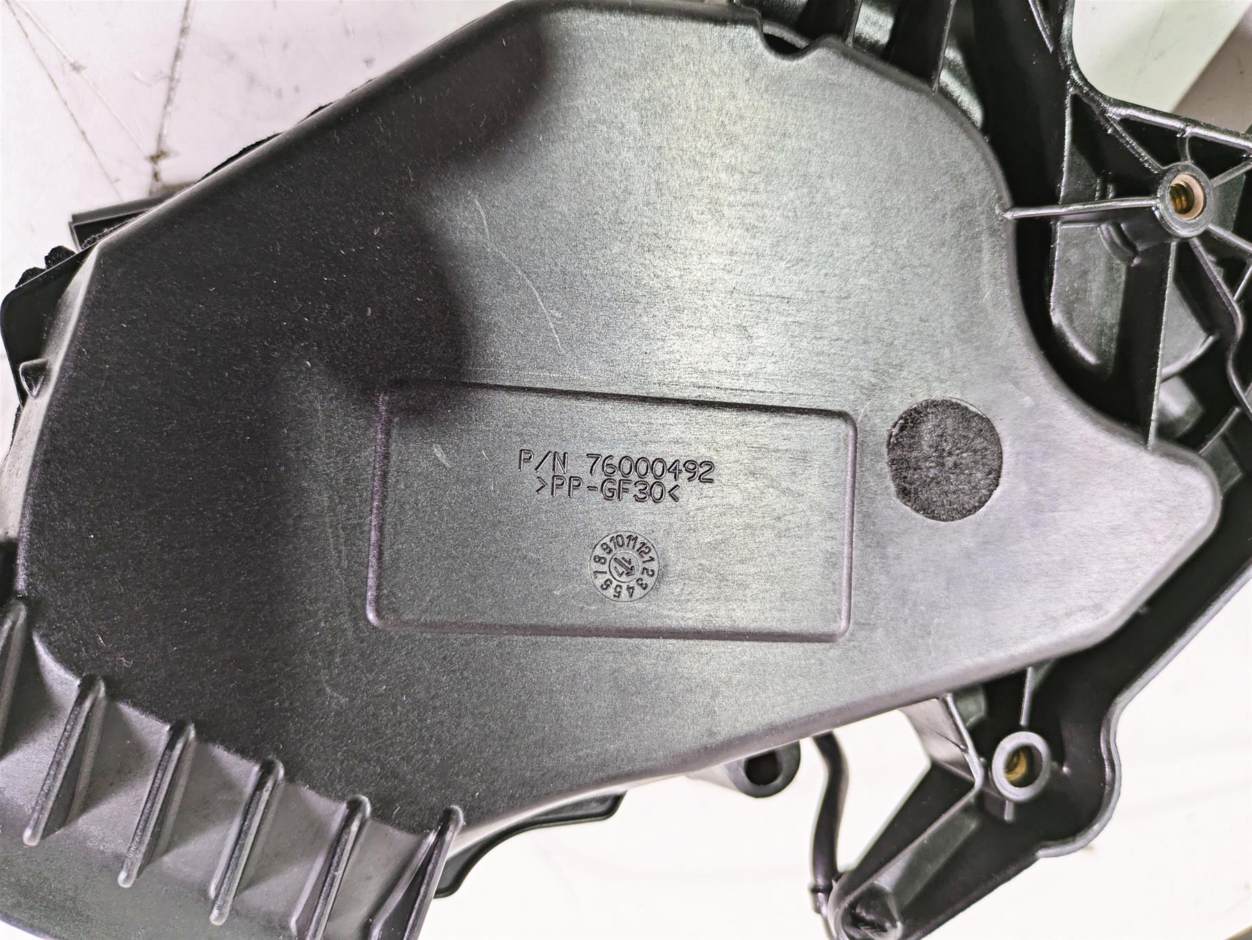 2016 Harley Touring FLTRX Road Glide Right Media Compartment READ 76000492 - Image 9