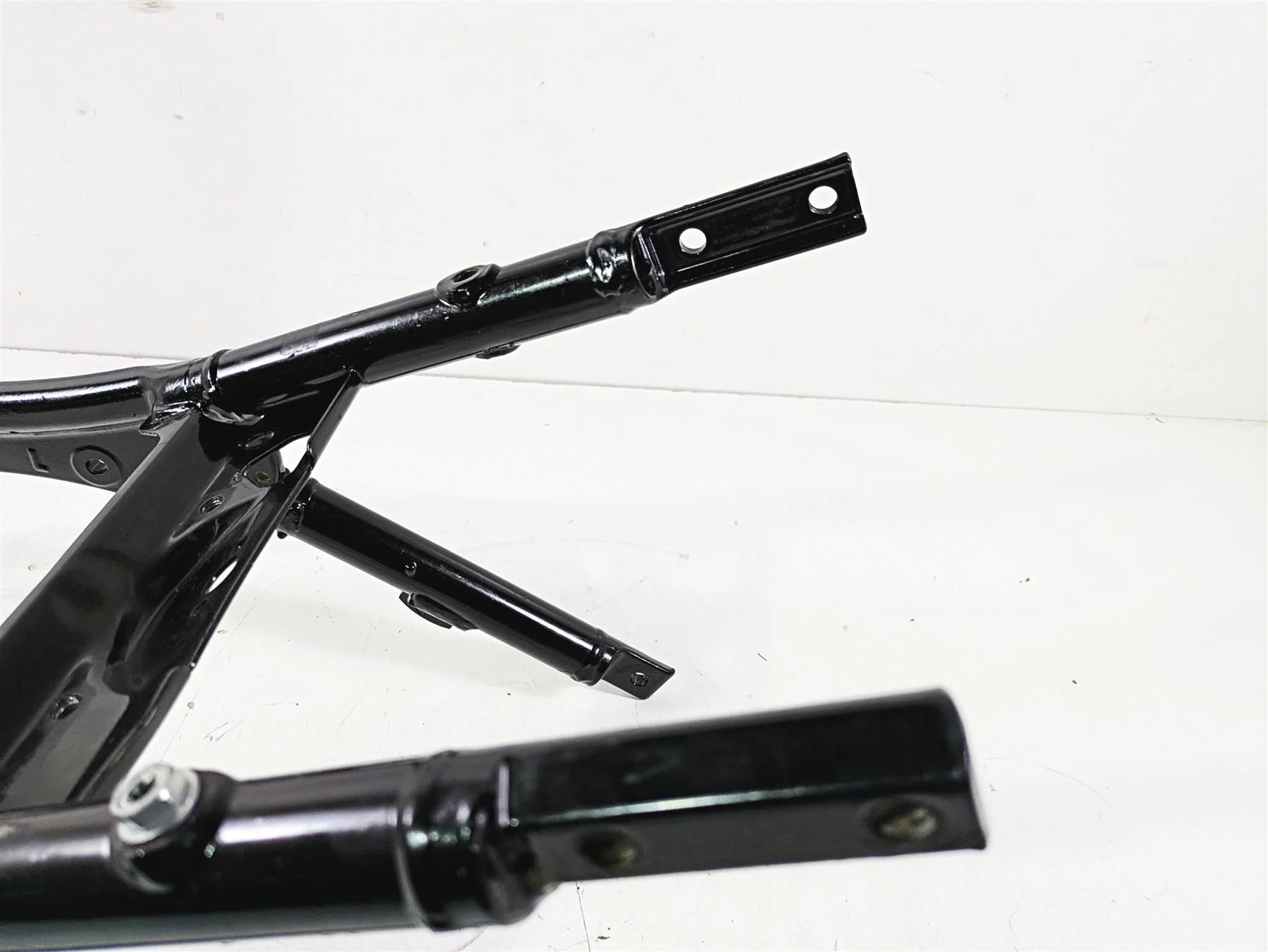 2016 Harley Touring FLTRX Road Glide Subframe Sub Frame 48079-09BHP - Image 9