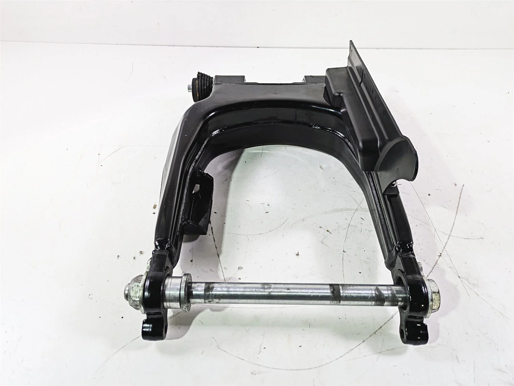 2016 Harley Touring FLTRX Road Glide Swingarm Swing Arm 47549-09A - Image 2