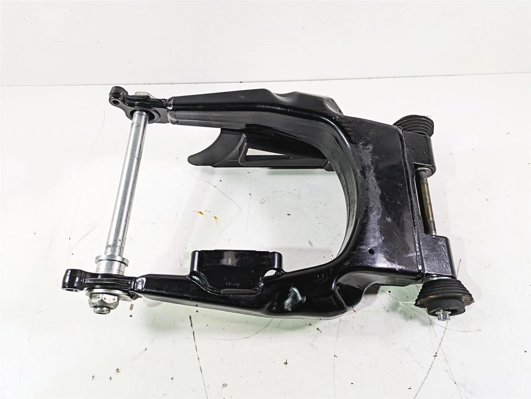 2016 Harley Touring FLTRX Road Glide Swingarm Swing Arm 47549-09A - Image 9