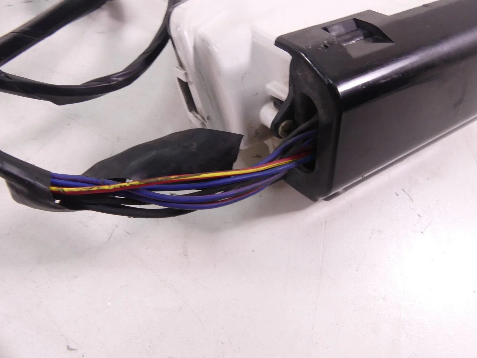 2016 Harley Touring FLTRX Road Glide Taillight Tri-Bar Rear Lamp Wiring 59600008 - Image 8