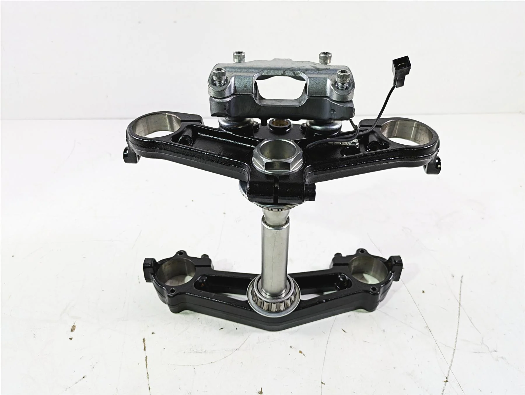 2016 Harley Touring FLTRX Road Glide Triple Tree Riser Lower Tubes Set 45900091A - Image 3
