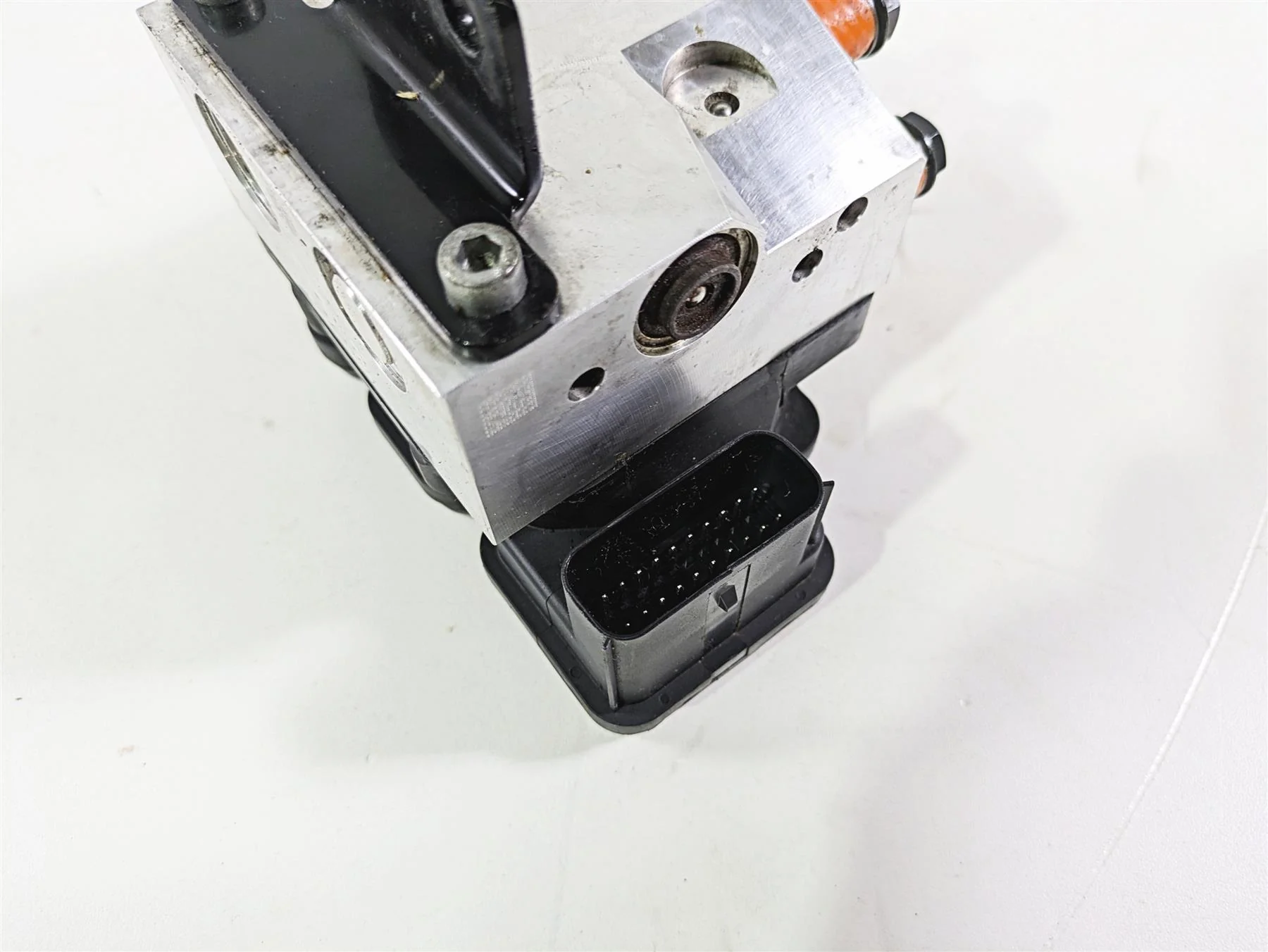 2016 Harley VRSCDX Night Rod Abs Brake Pump Module Unit 40664-08A - Image 8