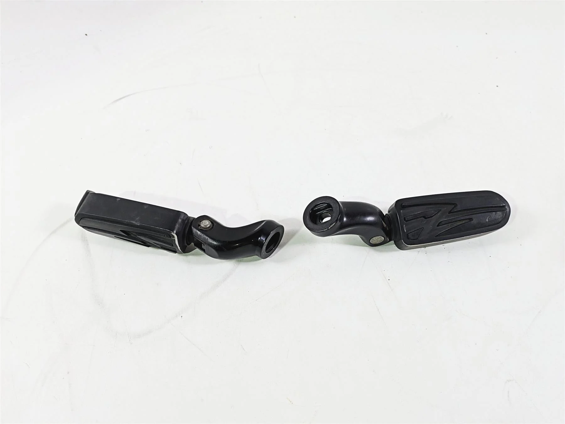2016 Harley VRSCDX Night Rod Front Rider Footpeg Mount Set 54046-12 - Image 4