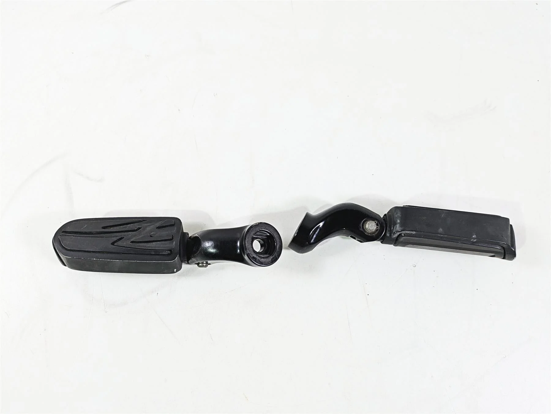 2016 Harley VRSCDX Night Rod Front Rider Footpeg Mount Set 54046-12 - Image 5