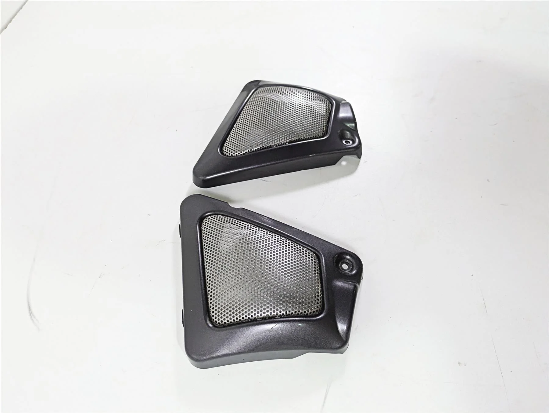2016 Harley VRSCDX Night Rod Neck Cover Fairing Set 66297-07 66296-07 - Image 2