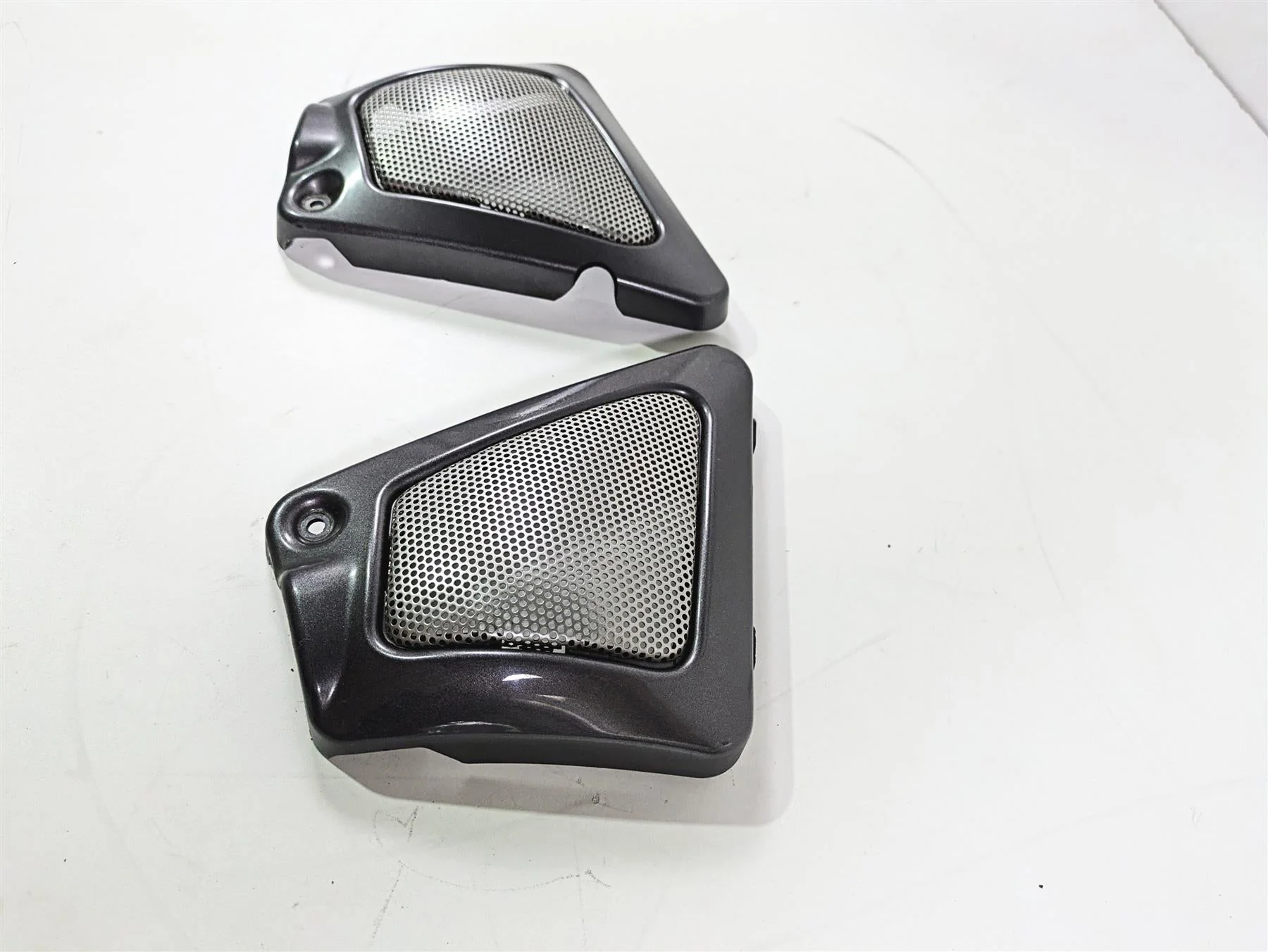 2016 Harley VRSCDX Night Rod Neck Cover Fairing Set 66297-07 66296-07 - Image 3