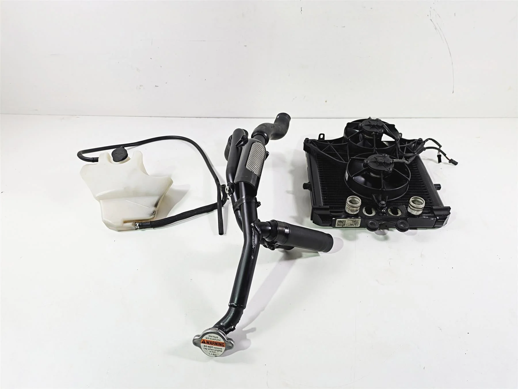 2016 Harley VRSCDX Night Rod Radiator Fans Reservoir Hoses 26800027