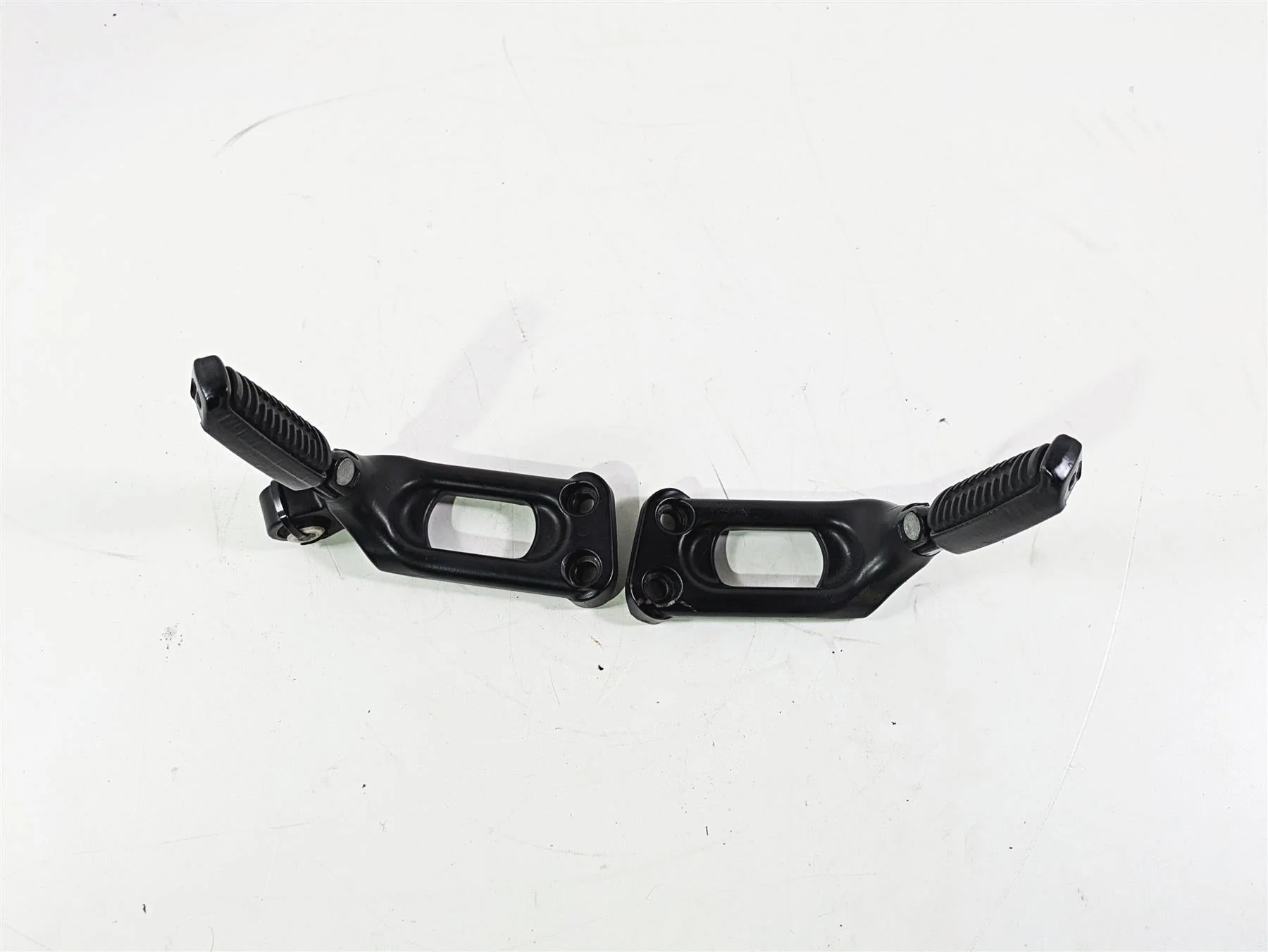 2016 Harley VRSCDX Night Rod Rear Passenger Footpeg Set 51722-07 51723-07