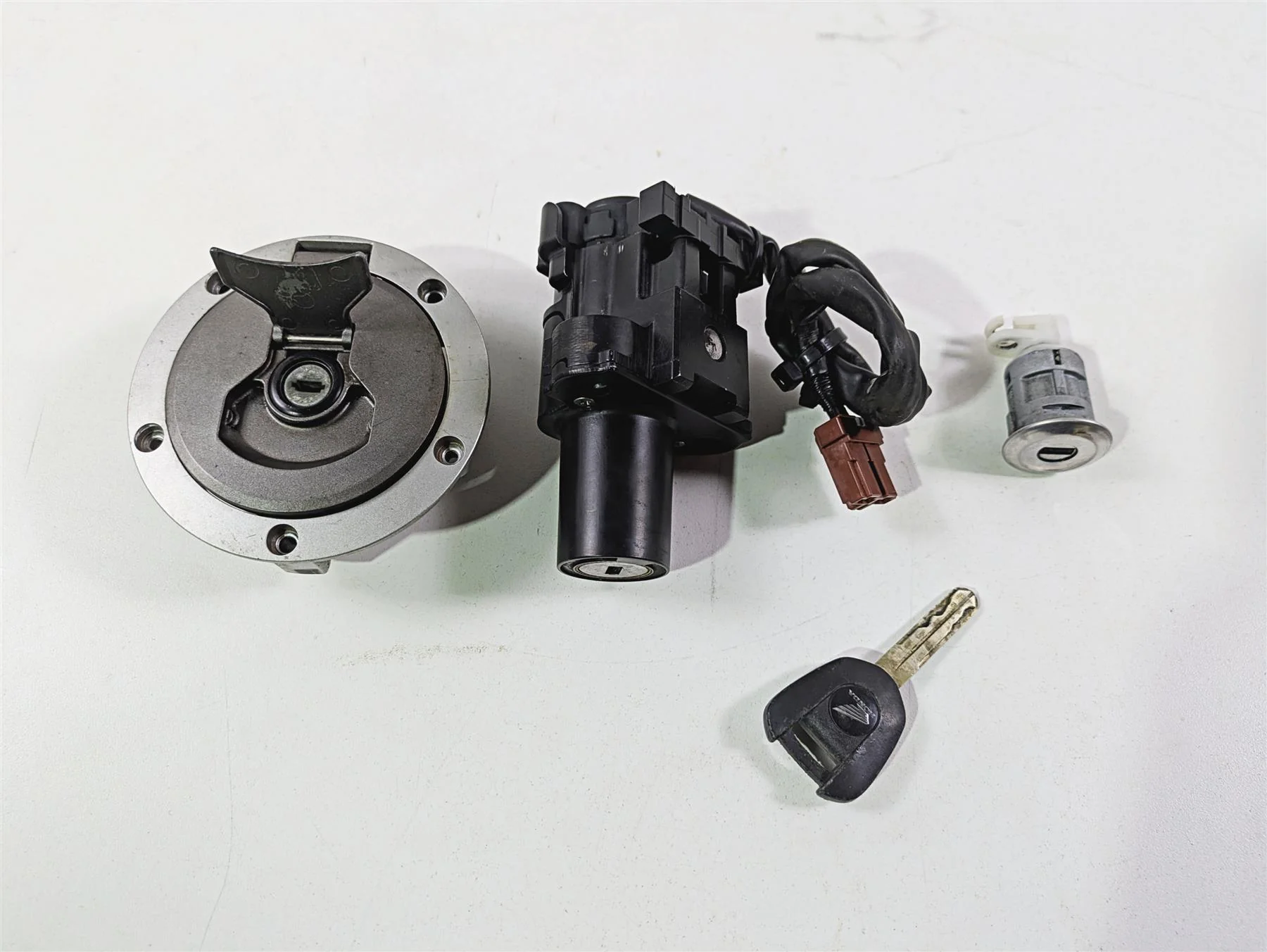 2016 Honda CBR650 F Ignition Switch Key Lock Set 35010-MJE-A02 35010-MJE-A04