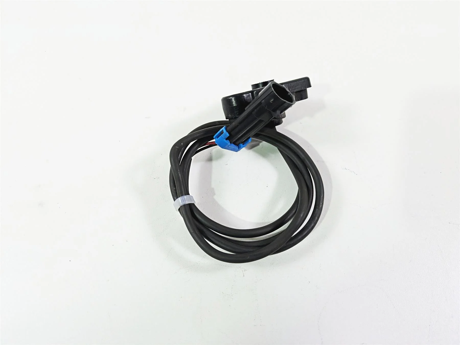 2016 Indian Chief Classic Front Abs Wheel Speed Sensor 4013251 - Image 4