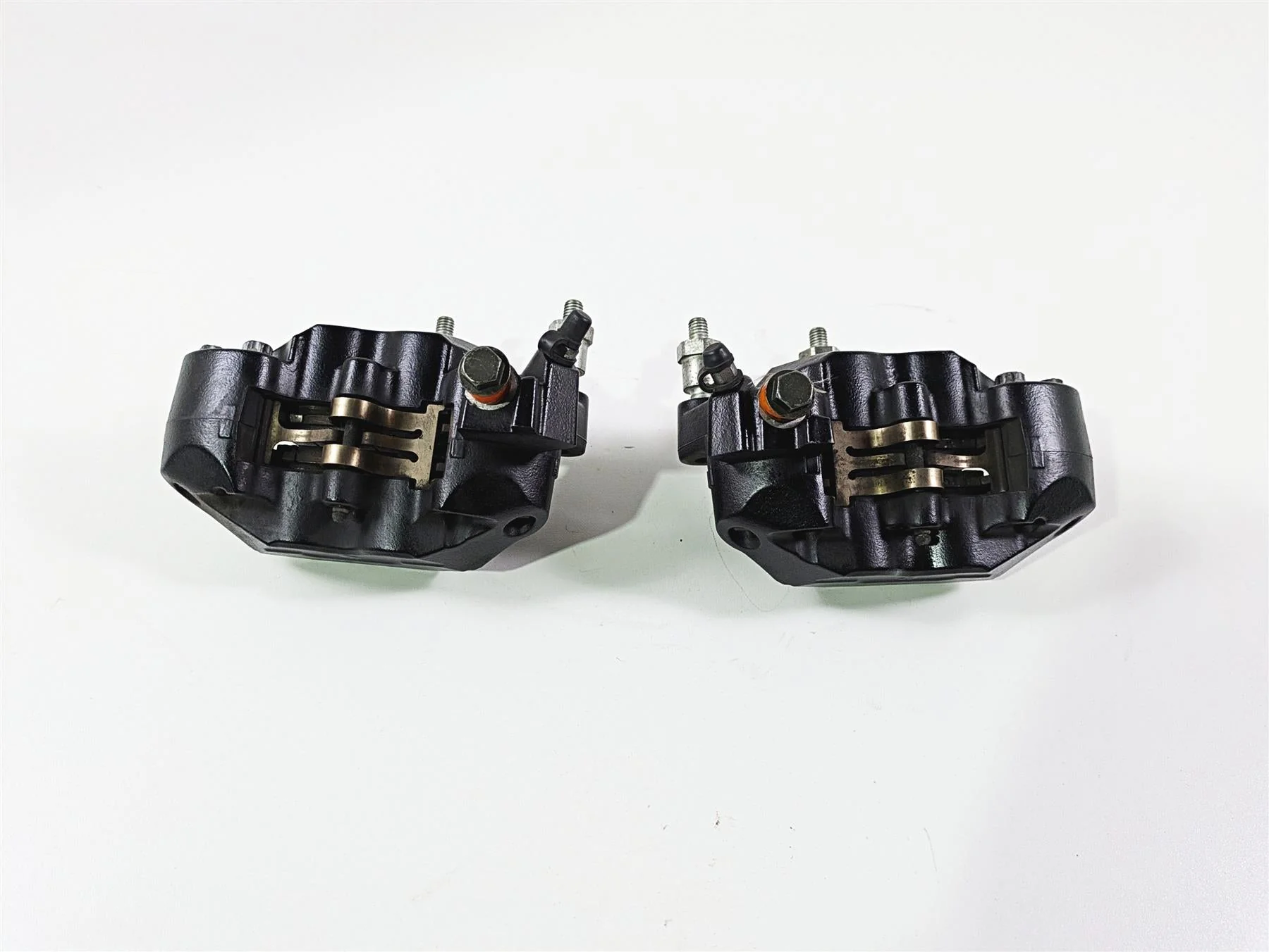 2016 Indian Chief Classic Front Brake Caliper Set 1912390 1912391 - Image 3