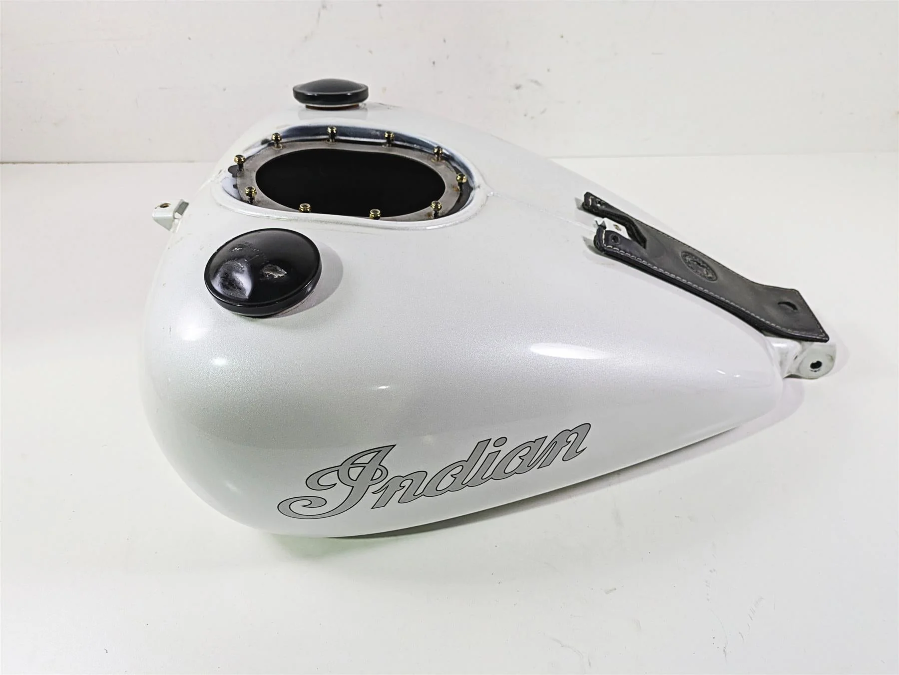 2016 Indian Chief Classic Fuel Gas Petrol Tank - Dent 1021996 1021997 - Image 2