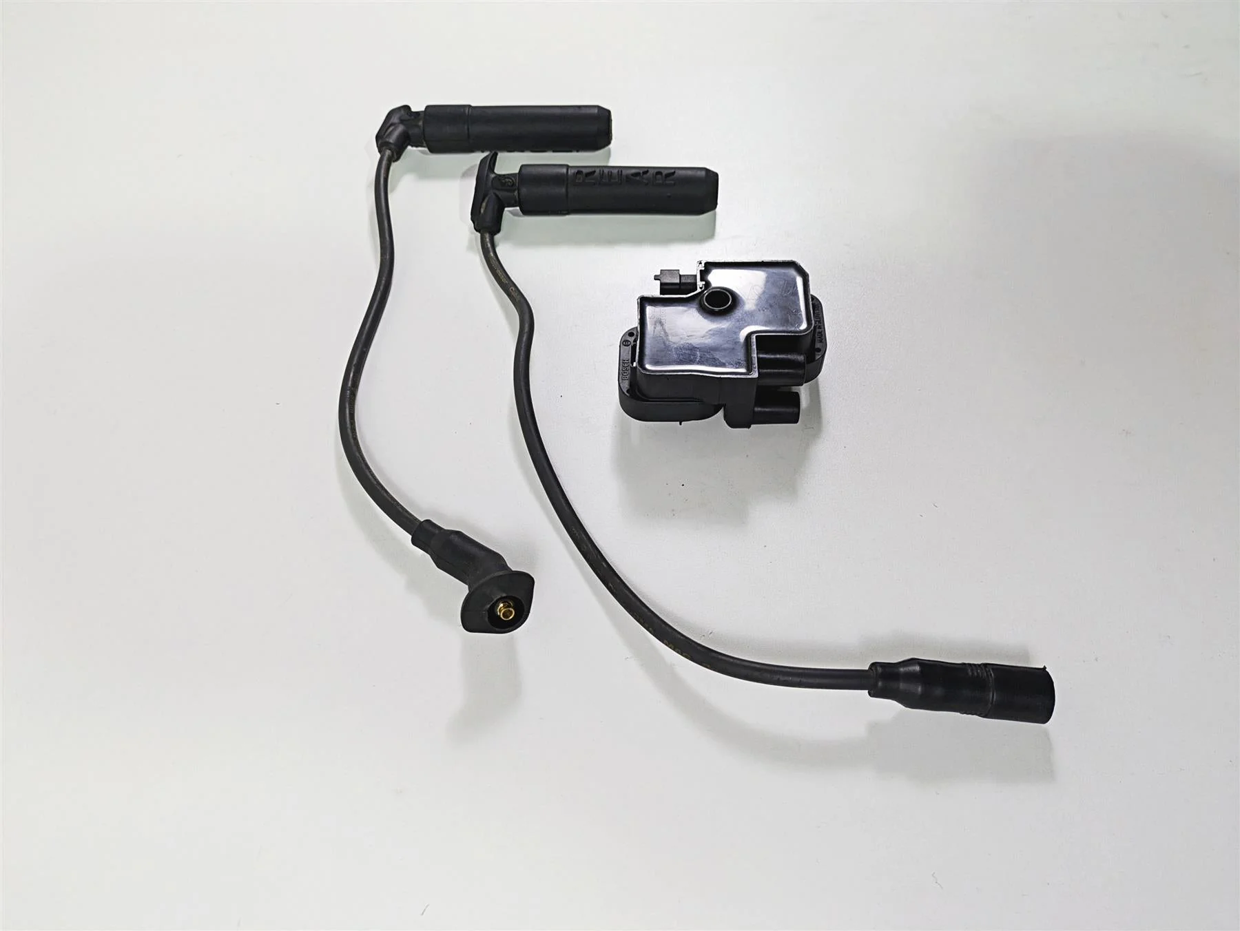 2016 Indian Chief Classic Ignition Coil & Wires Plugs Set 4010425 2876049 - Image 2