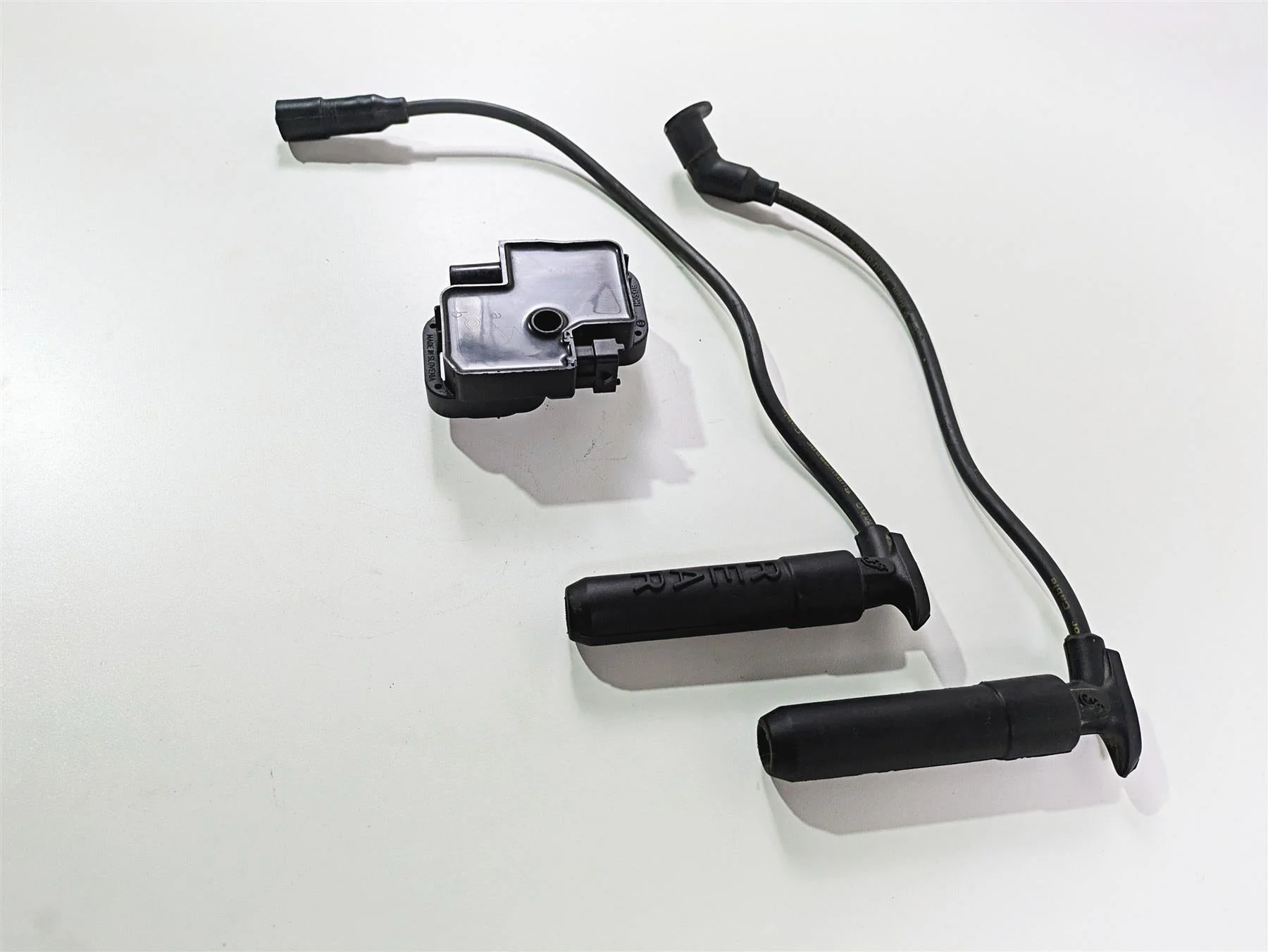 2016 Indian Chief Classic Ignition Coil & Wires Plugs Set 4010425 2876049 - Image 3
