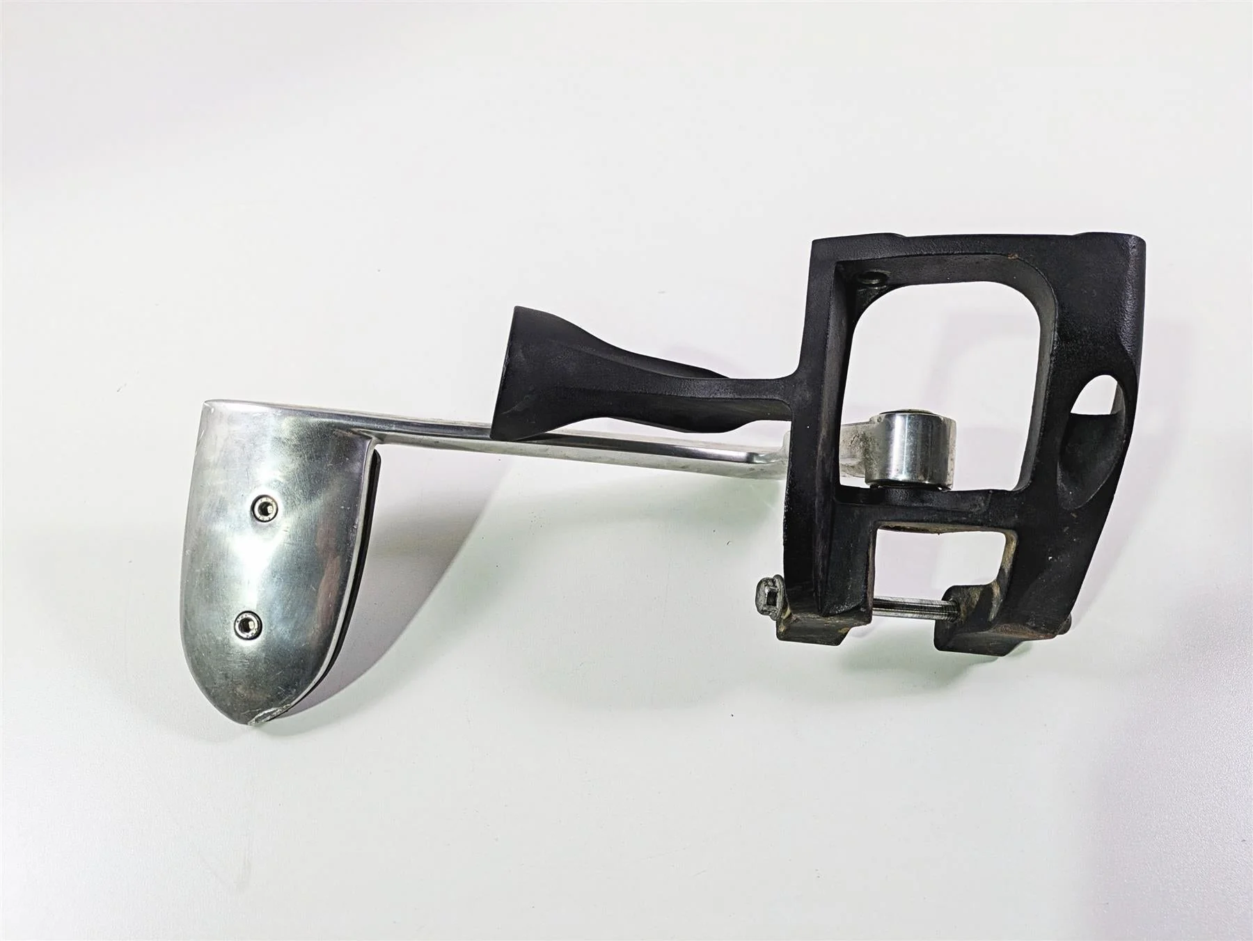 2016 Indian Chief Classic Left Front Floor Board Mount & Brake Pedal 1019864 - Image 11