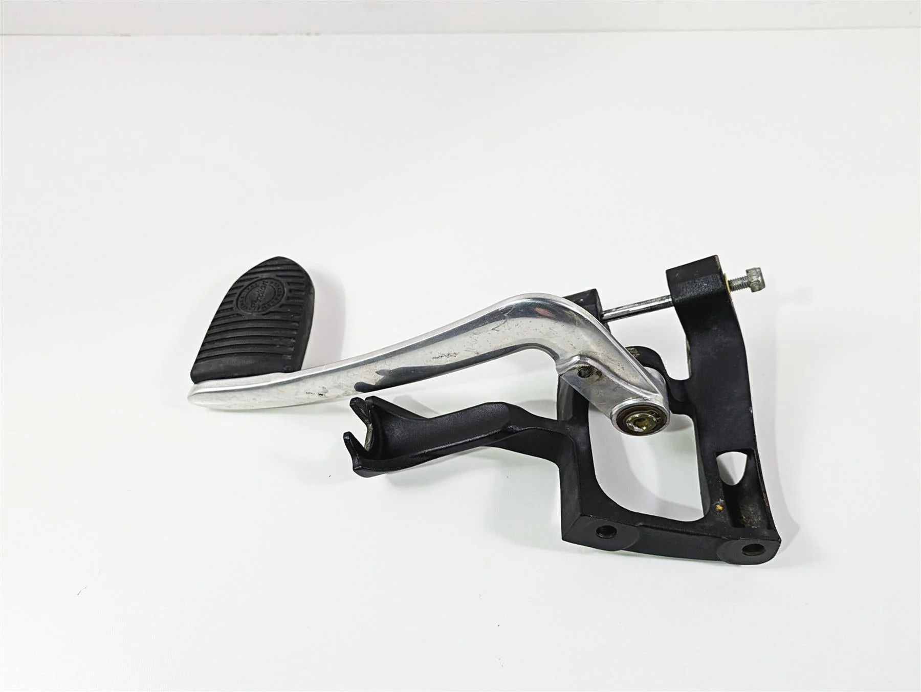 2016 Indian Chief Classic Left Front Floor Board Mount & Brake Pedal 1019864 - Image 3