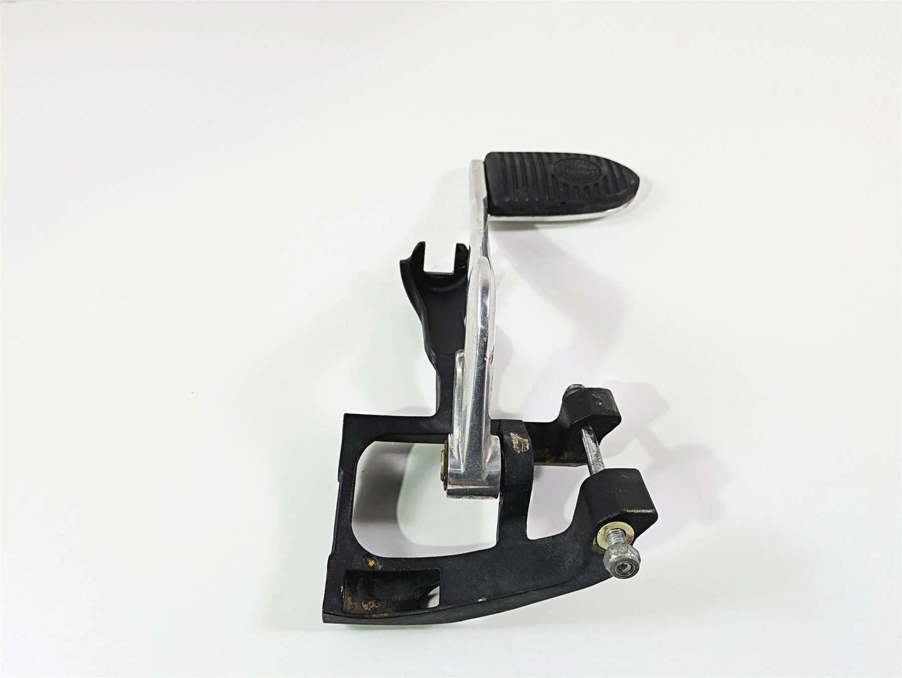 2016 Indian Chief Classic Left Front Floor Board Mount & Brake Pedal 1019864 - Image 4