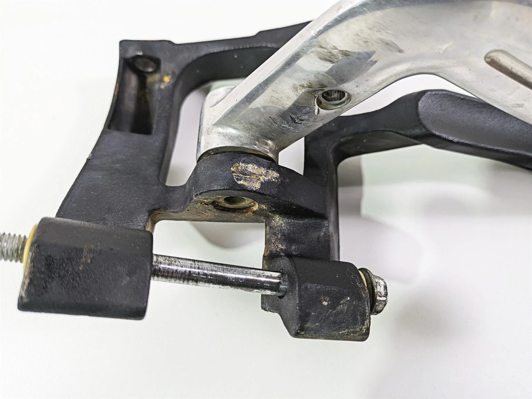 2016 Indian Chief Classic Left Front Floor Board Mount & Brake Pedal 1019864 - Image 7
