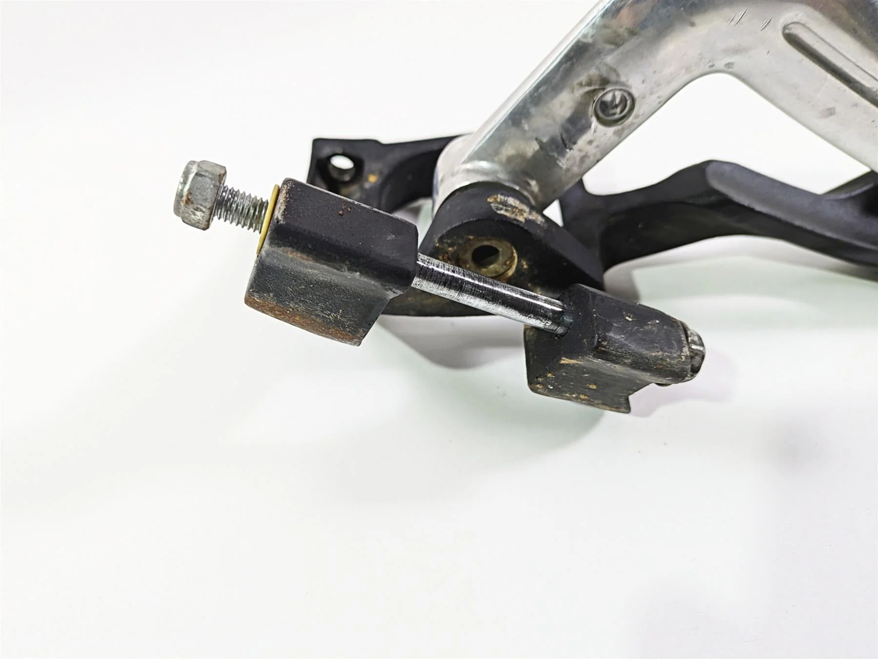 2016 Indian Chief Classic Left Front Floor Board Mount & Brake Pedal 1019864 - Image 9