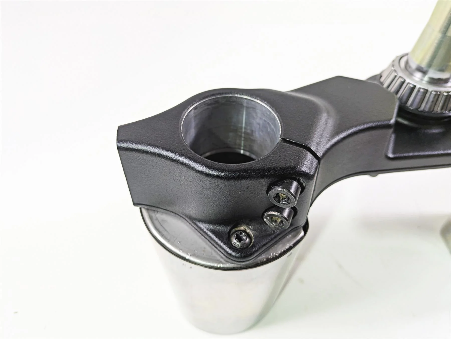 2016 Indian Chief Classic Lower Triple Tree Steering Yoke Stem 5138386 - Image 7