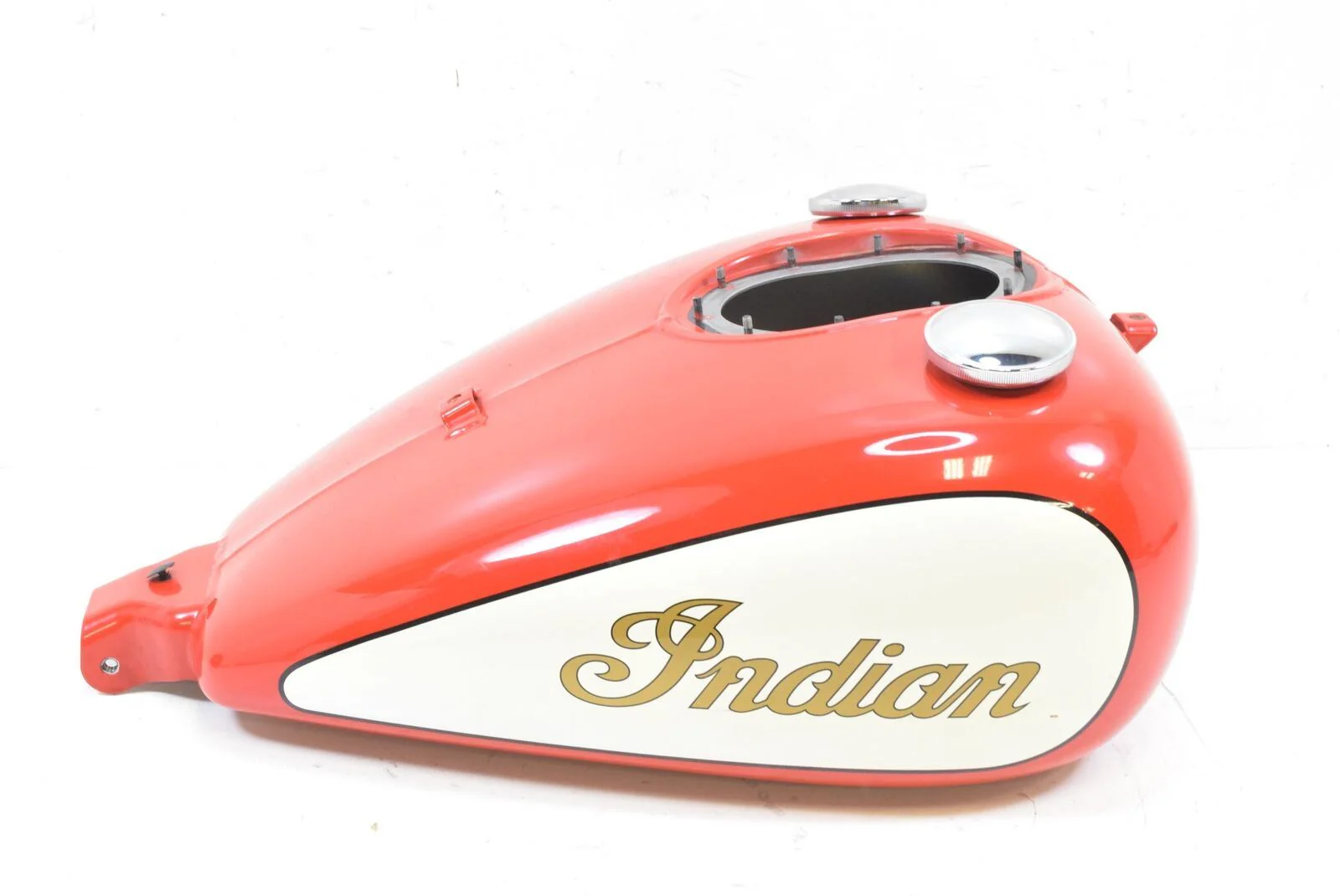 2016 Indian Chief Classic Nice Gas Fuel Petrol Tank - No Scratches 1021996-329 - Image 3