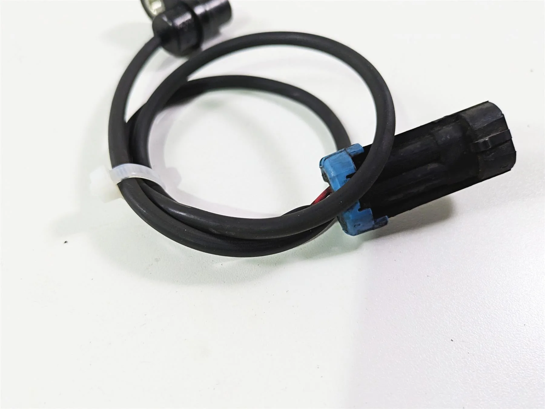 2016 Indian Chief Classic Rear Abs Wheel Speed Sensor 4014216 - Image 11
