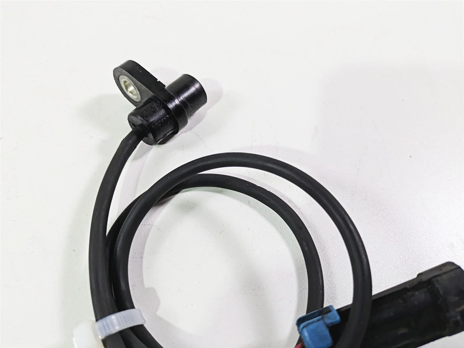 2016 Indian Chief Classic Rear Abs Wheel Speed Sensor 4014216 - Image 12