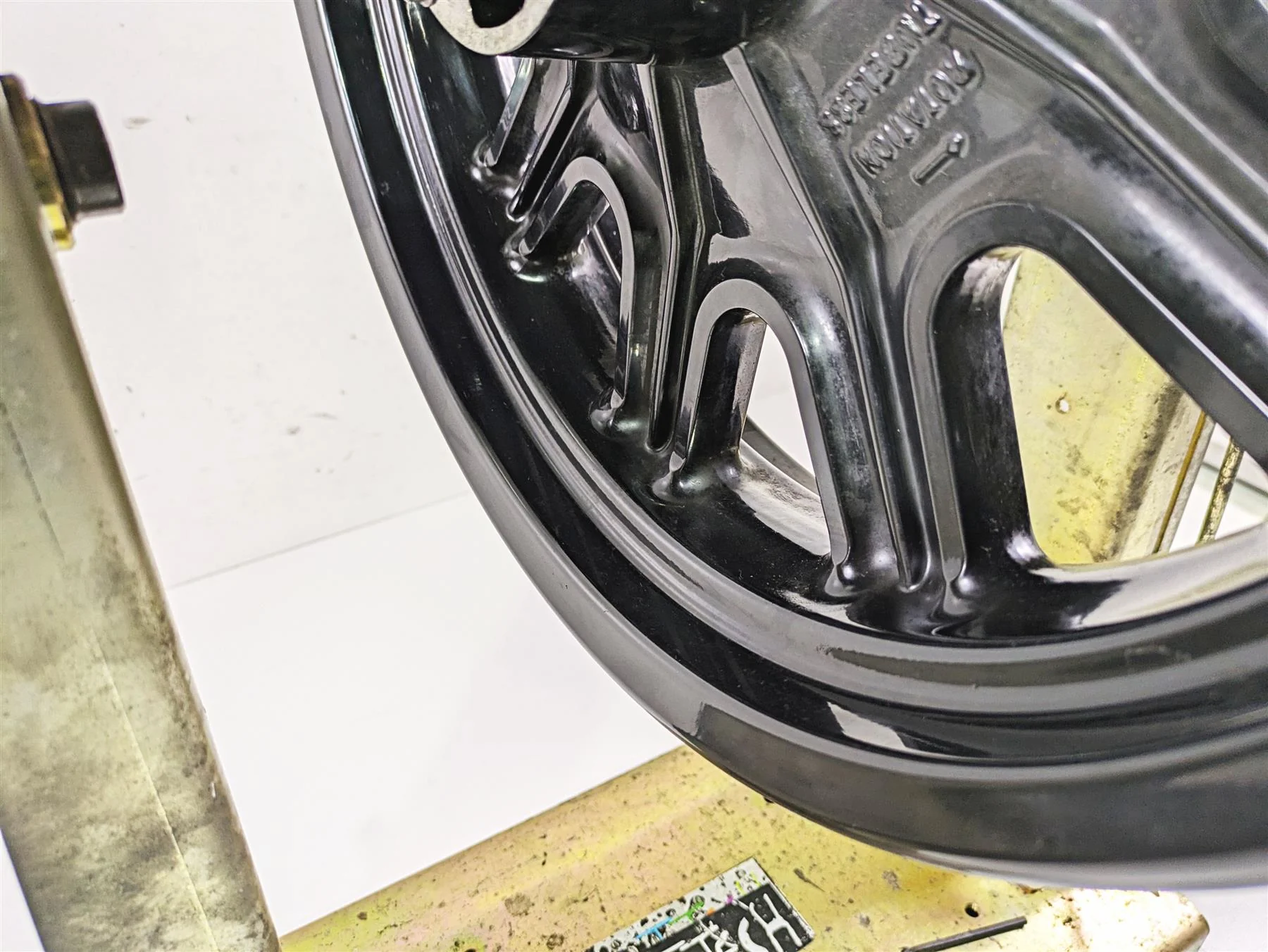 2016 Indian Chief Classic Straight 16x3.5 Front Wheel Rim 1522505 - Image 10