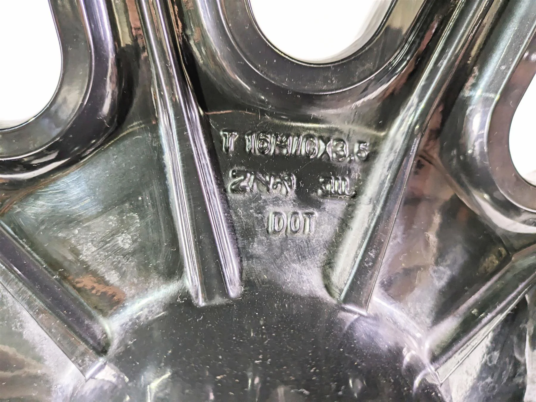 2016 Indian Chief Classic Straight 16x3.5 Front Wheel Rim 1522505 - Image 4