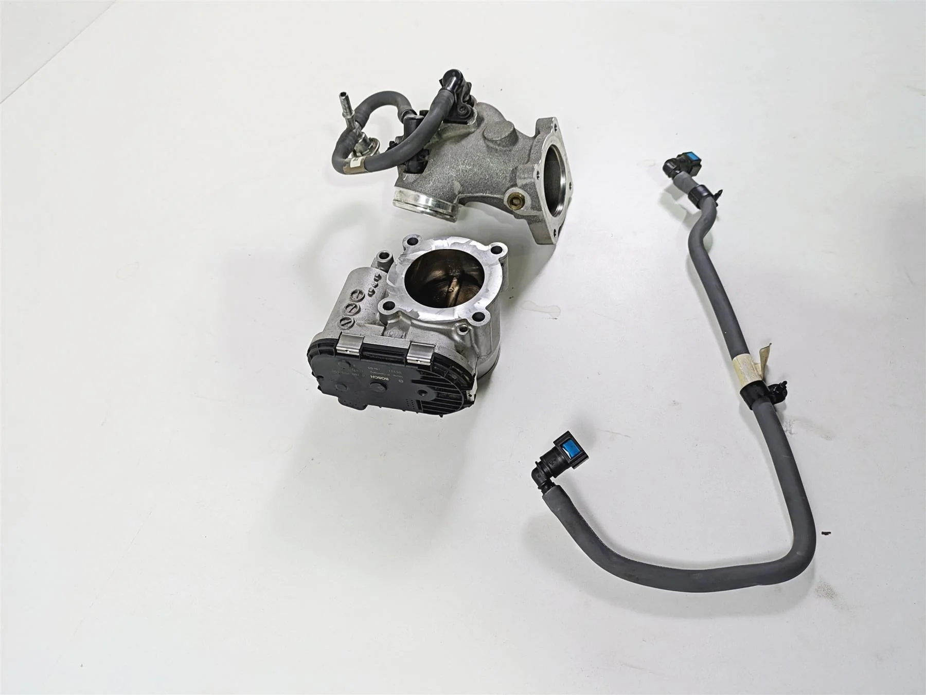 2016 Indian Chief Classic Throttle Body & Intake Manifold 5138214 1204685 - Image 2
