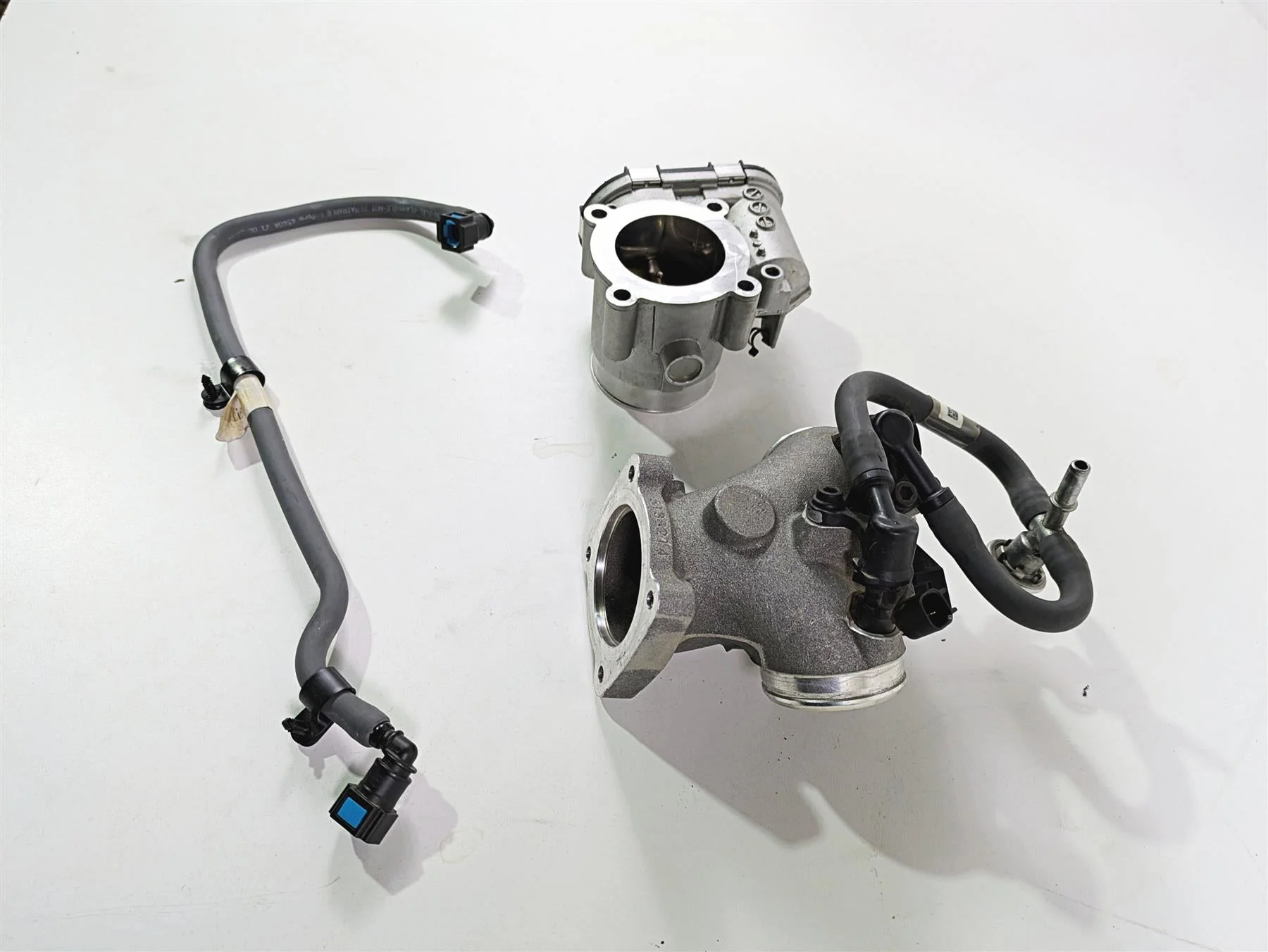 2016 Indian Chief Classic Throttle Body & Intake Manifold 5138214 1204685 - Image 3