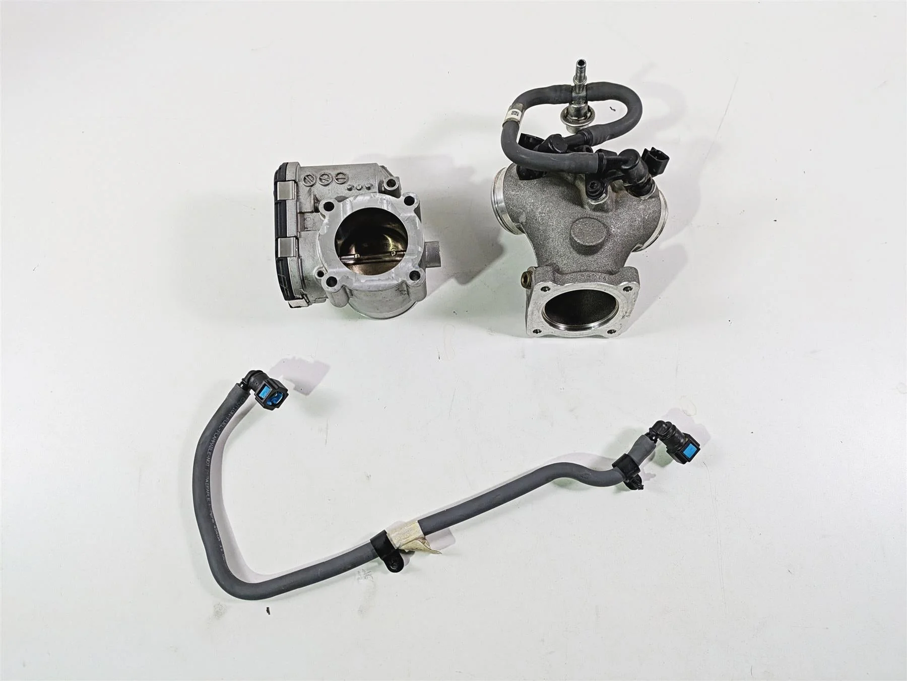 2016 Indian Chief Classic Throttle Body & Intake Manifold 5138214 1204685 - Image 4