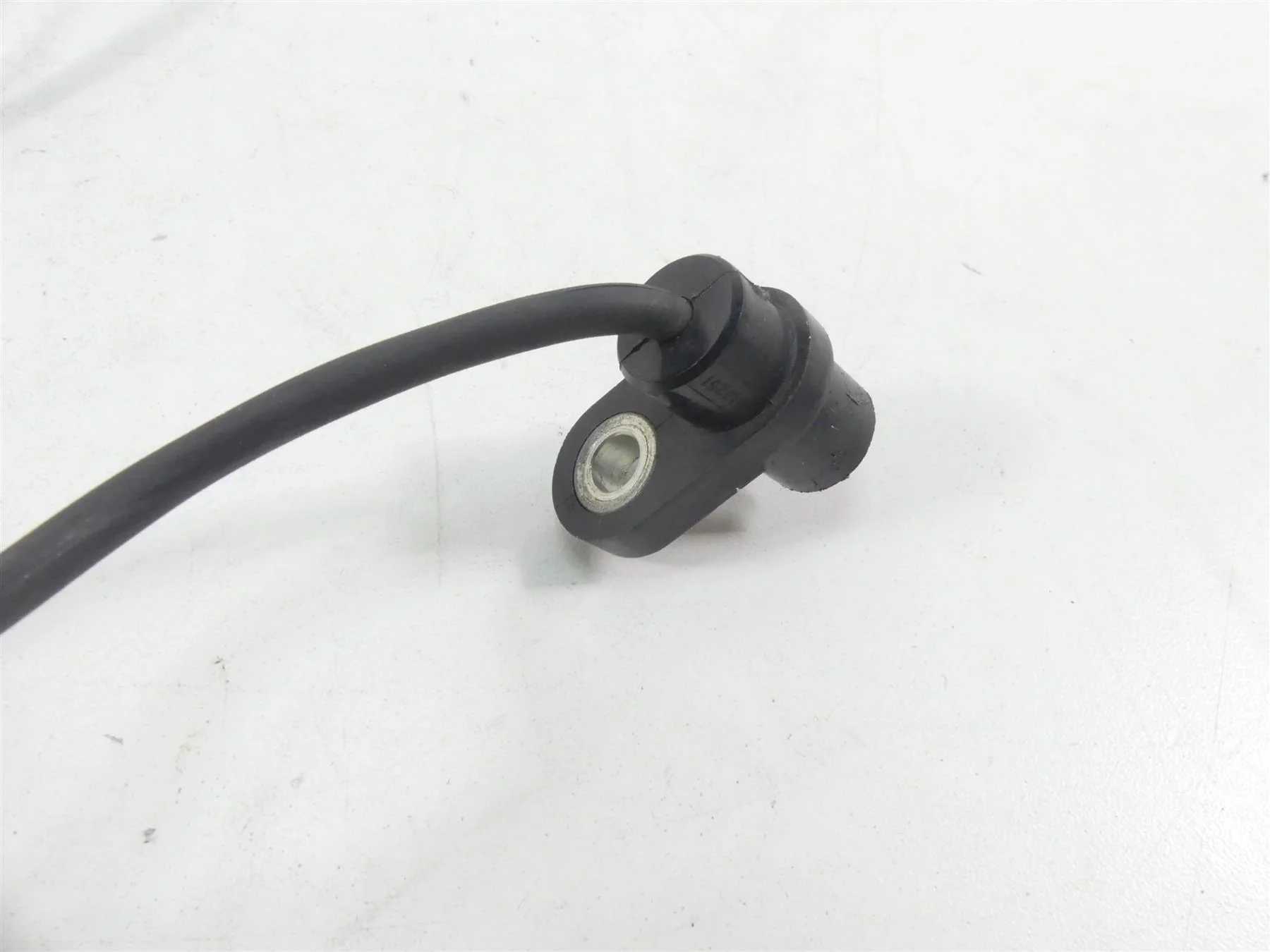 2016 Indian Chieftain Dark Horse Front Abs Brake Wheel Speed Sensor 4013251 - Image 3