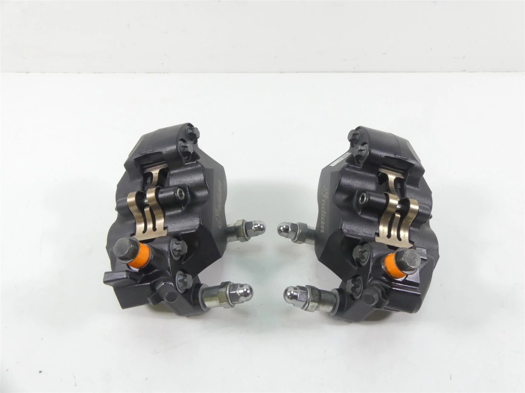 2016 Indian Chieftain Dark Horse Front Brake Caliper Set 1912390 1912391 - Image 2