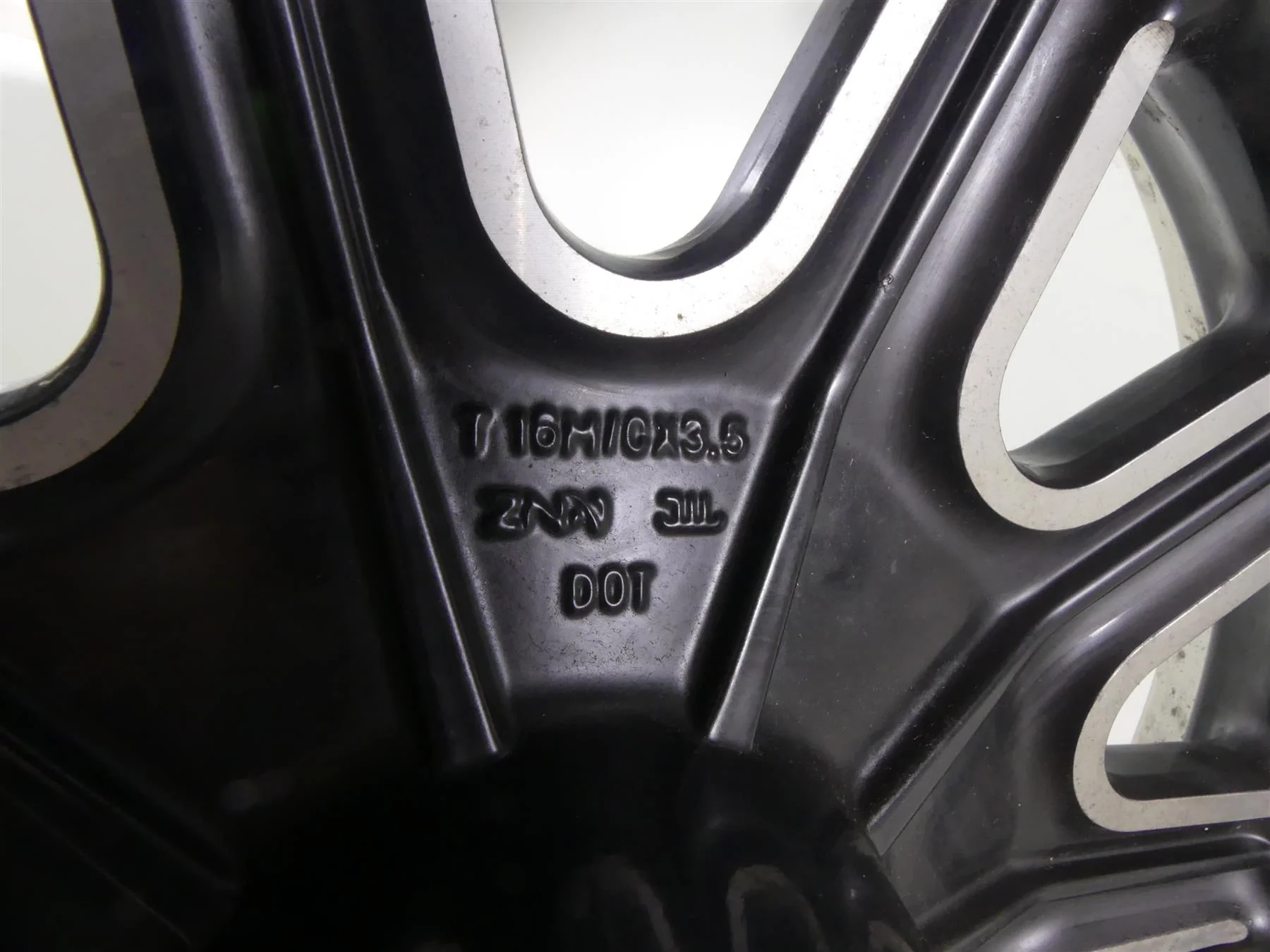 2016 Indian Chieftain Dark Horse Straight Front Cast Wheel Rim 16x3.5 1522505 - Image 12