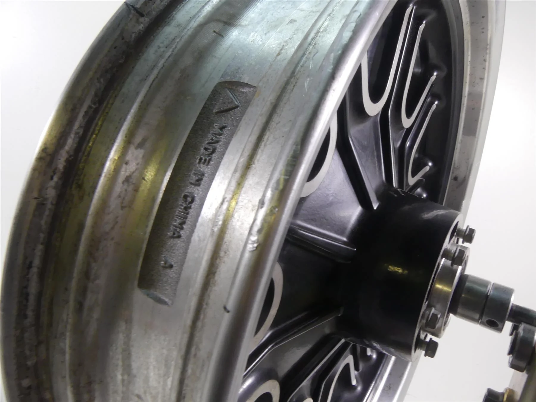2016 Indian Chieftain Dark Horse Straight Front Cast Wheel Rim 16x3.5 1522505 - Image 8